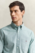 MODEL WEARING REG CLASSIC OXFORD SHIRT