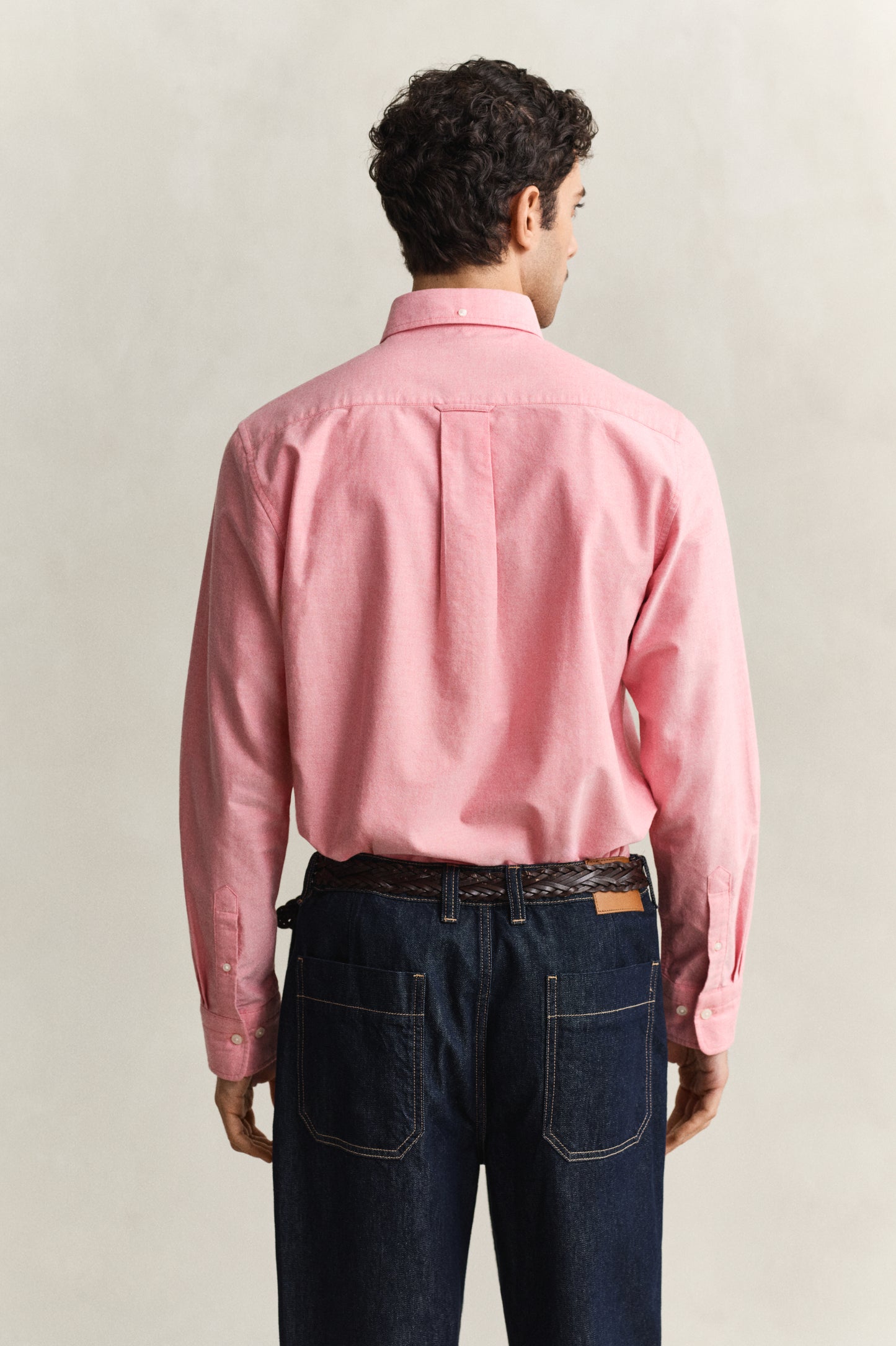 ROSE RED, REG CLASSIC OXFORD SHIRT, BACK-VIEW BY GANT AU.