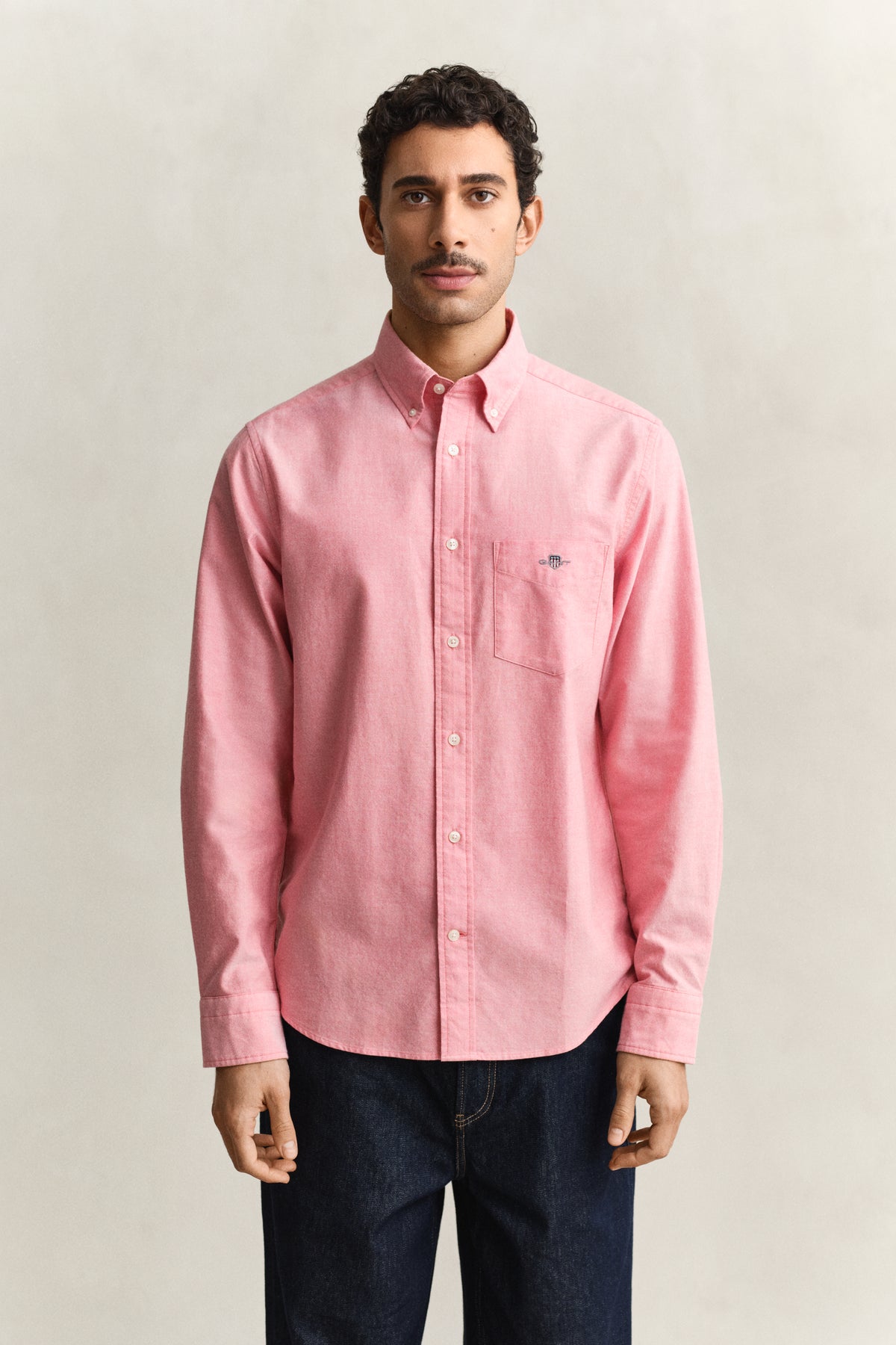 MODEL WEARING REG CLASSIC OXFORD SHIRT