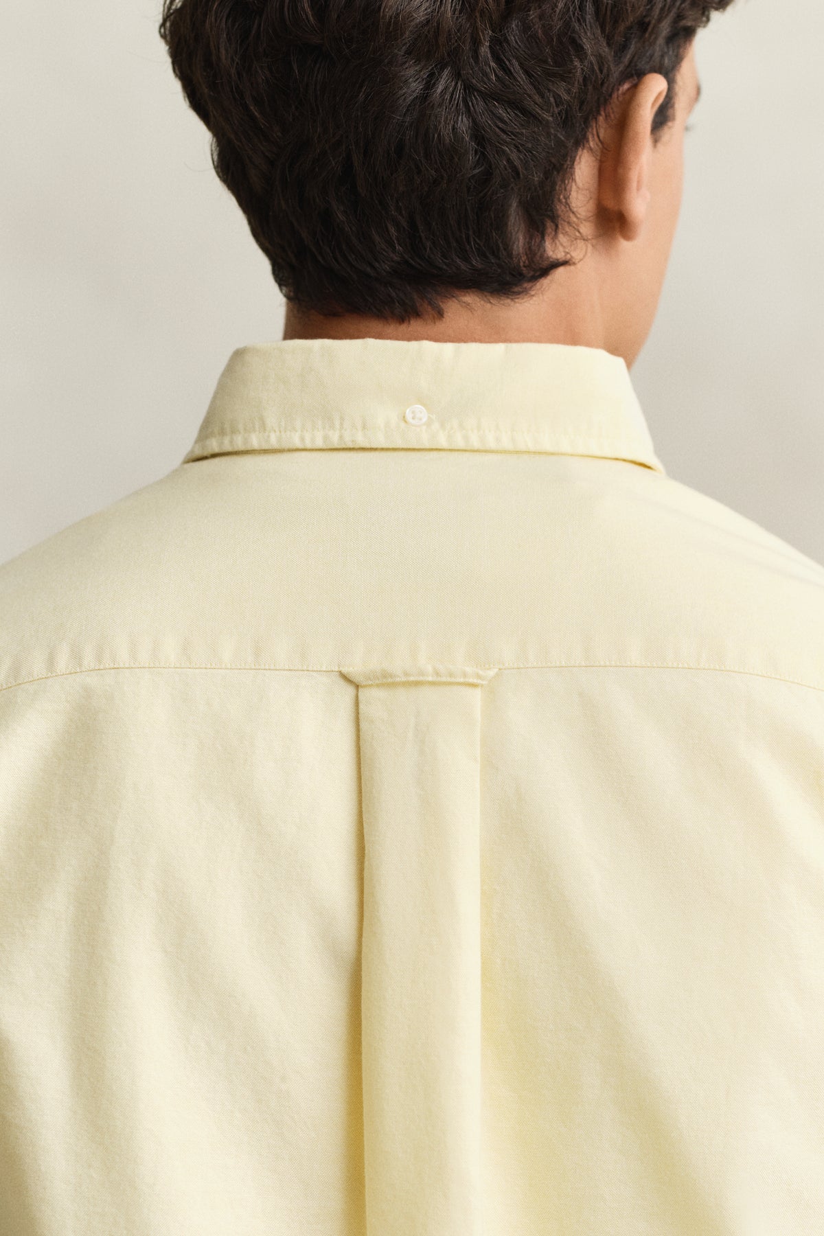 MODEL WEARING REG CLASSIC OXFORD SHIRT