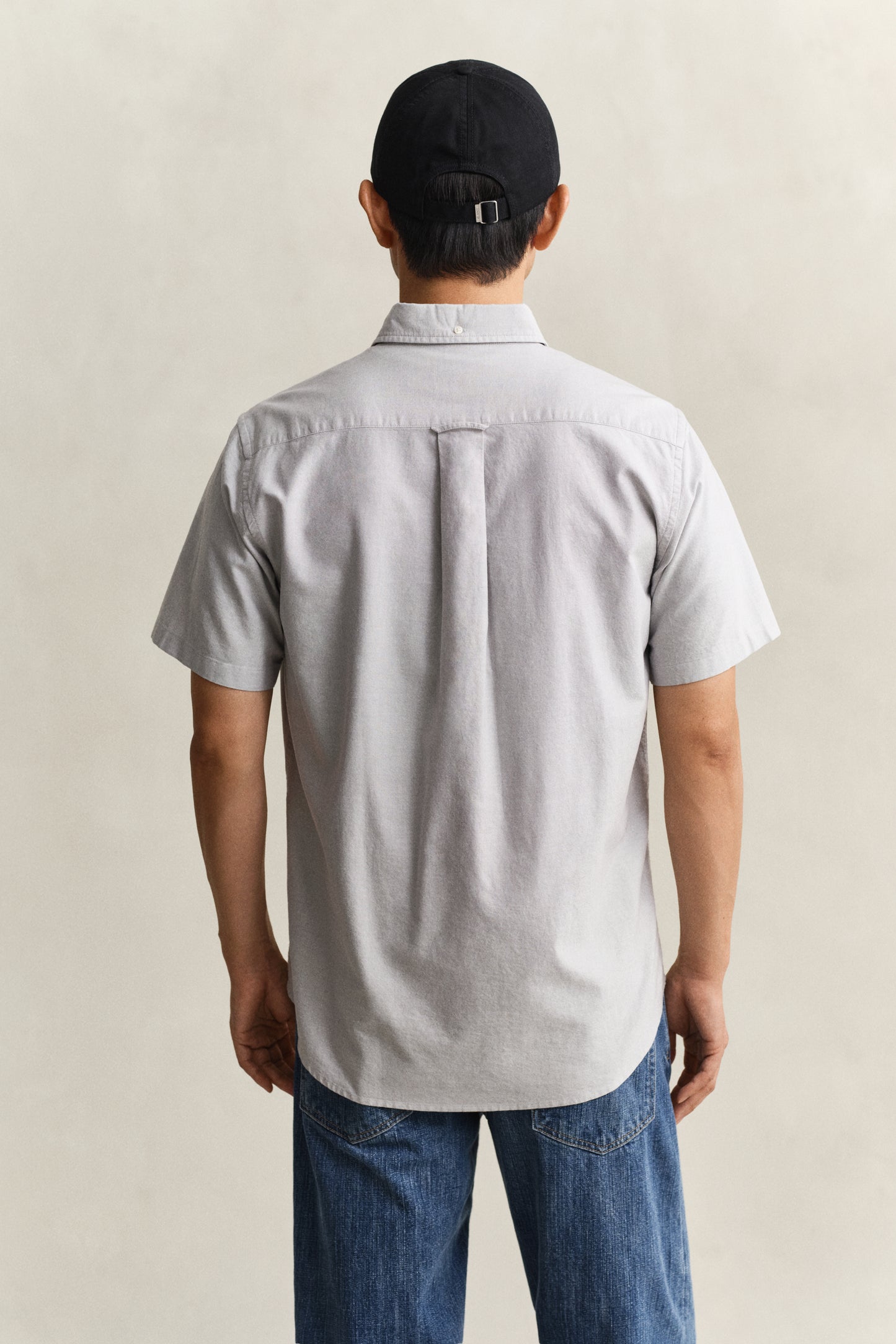 PEWTER GREY, REG CLASSIC OXFORD SS SHIRT, BACK-VIEW BY GANT AU.