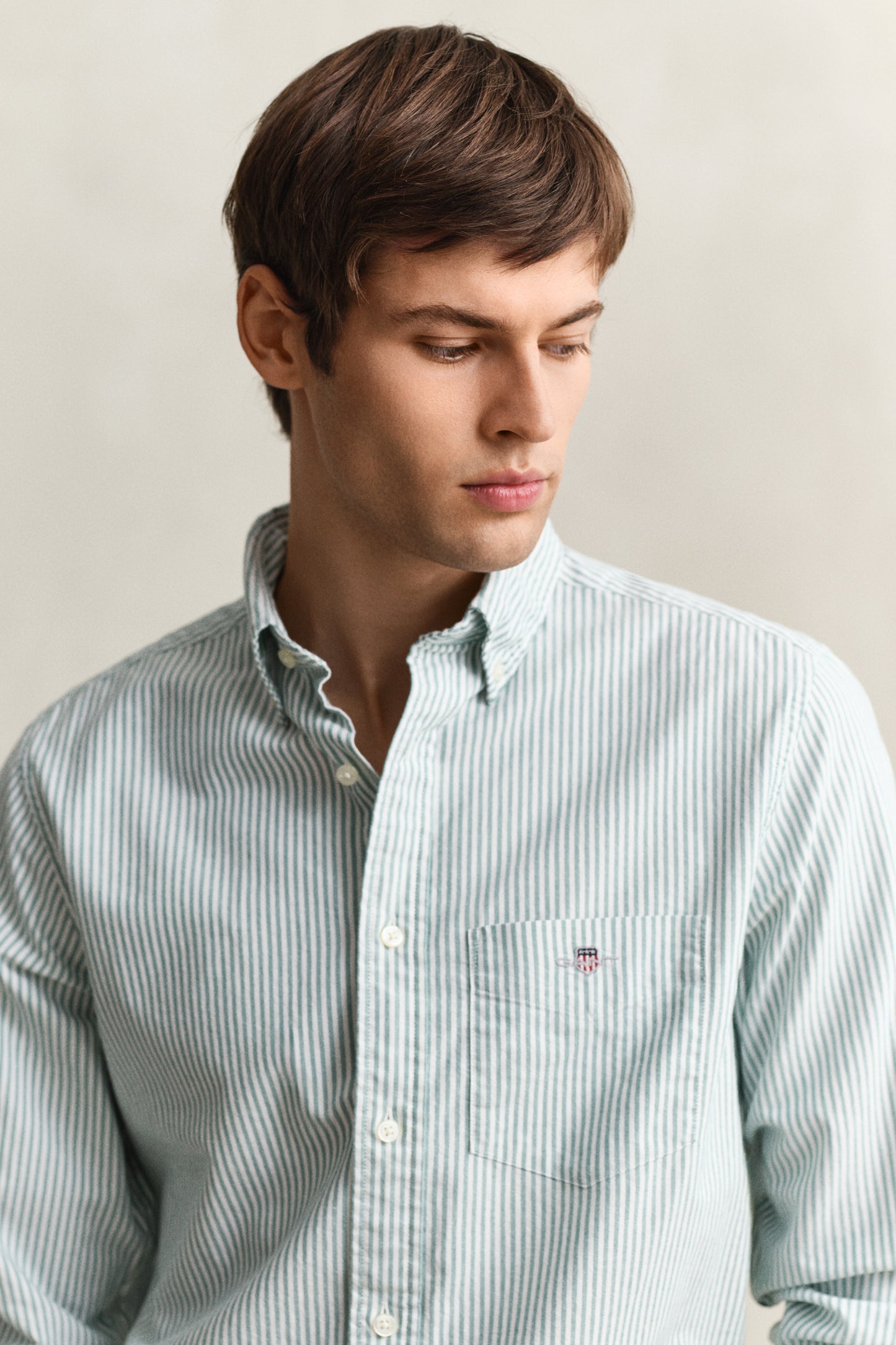 BOTANICAL HUE, REG CLASSIC OXFORD STRIPE SHIRT, CLOSE-UP BY GANT AU.