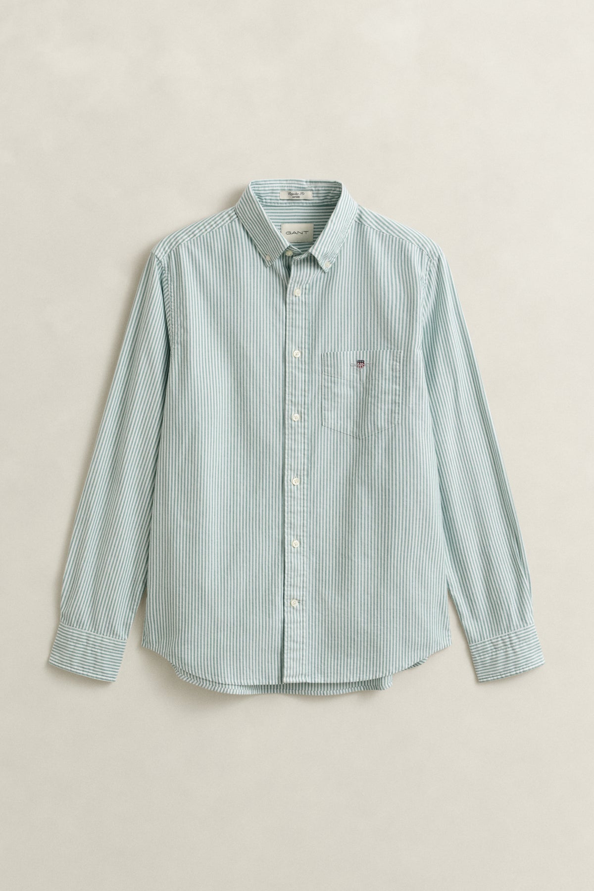 BOTANICAL HUE, REG CLASSIC OXFORD STRIPE SHIRT, FLAT-LAY BY GANT AU.