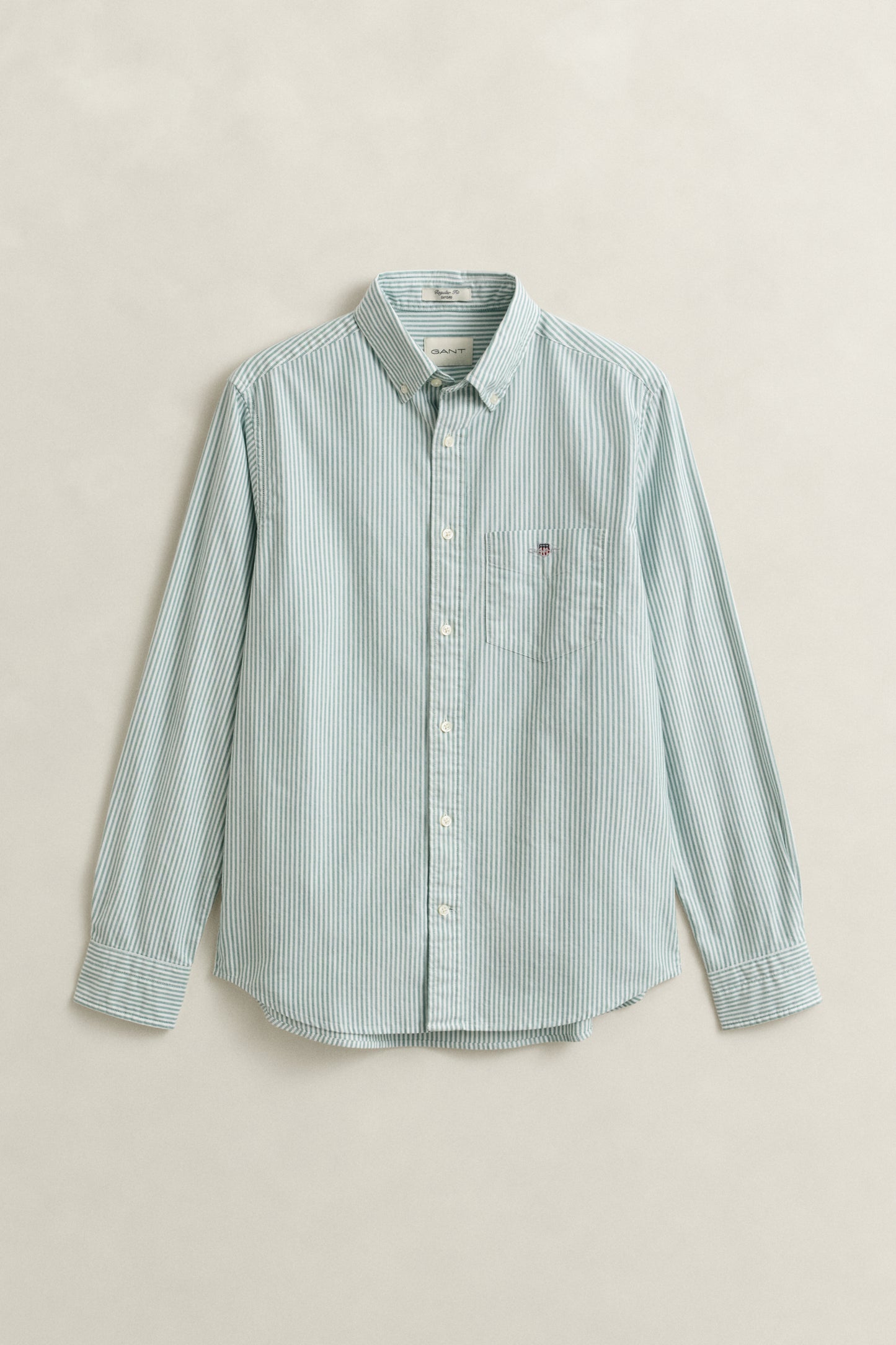 BOTANICAL HUE, REG CLASSIC OXFORD STRIPE SHIRT, FLAT-LAY BY GANT AU.