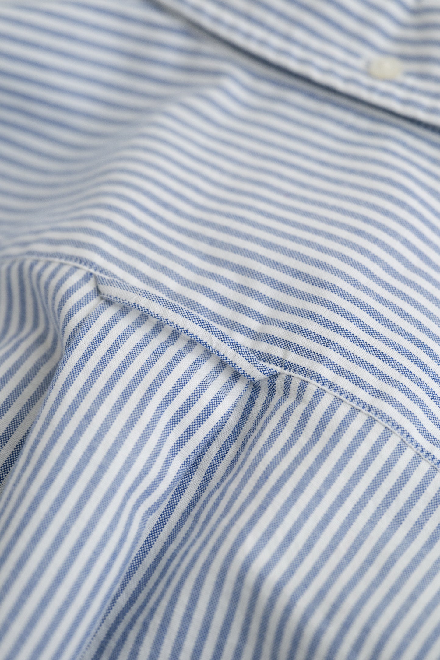 COLLEGE BLUE, REG CLASSIC OXFORD STRIPE SHIRT, CLOSE-UP BY GANT AU.