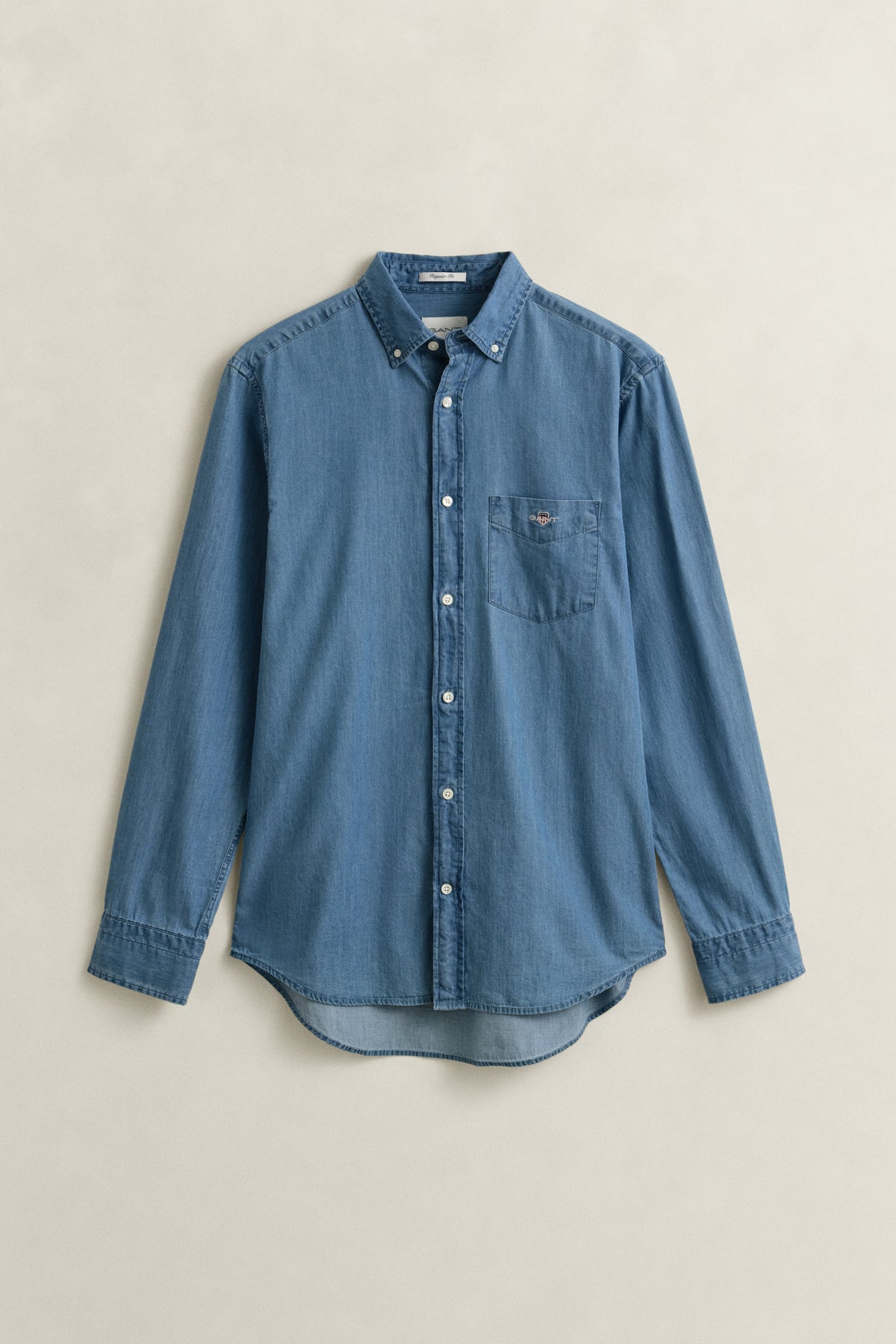 SEMI LIGHT BLUE, REG INDIGO BD, FLAT-LAY BY GANT AU.