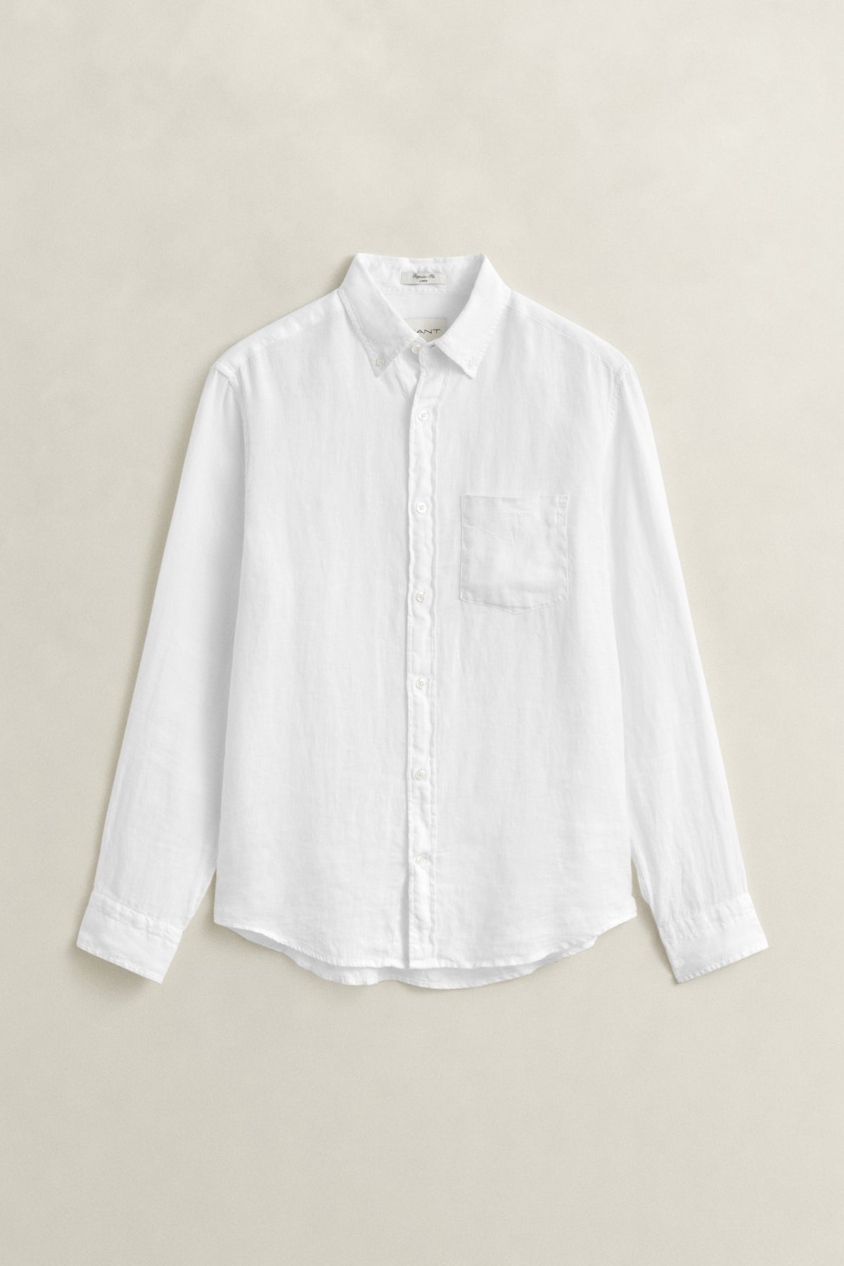 WHITE, REG GMNT DYED LINEN SHIRT, FLAT-LAY BY GANT AU.