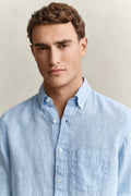 SKY BLUE, REG GMNT DYED LINEN SHIRT, CLOSE-UP BY GANT AU.