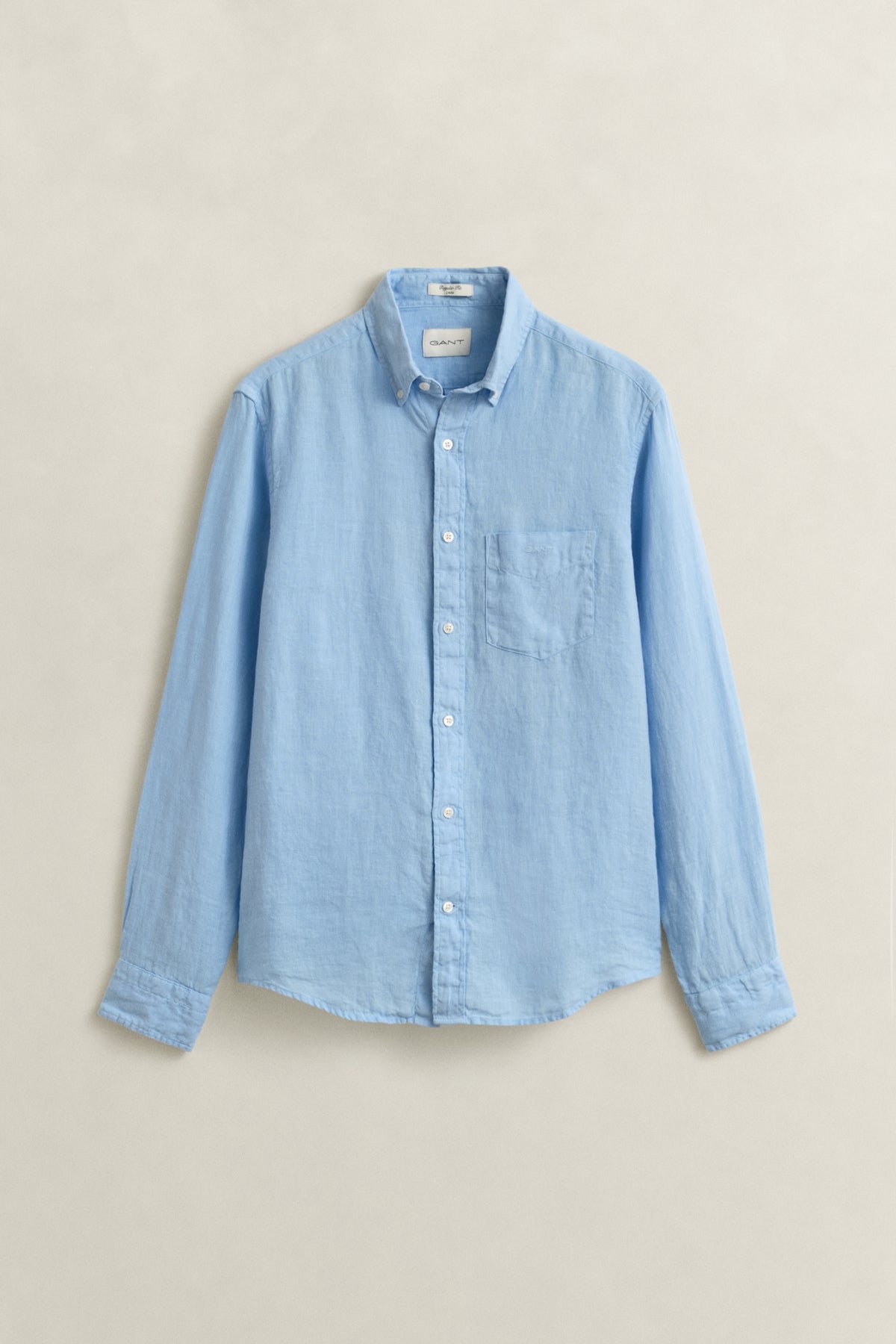 SKY BLUE, REG GMNT DYED LINEN SHIRT, FLAT-LAY BY GANT AU.