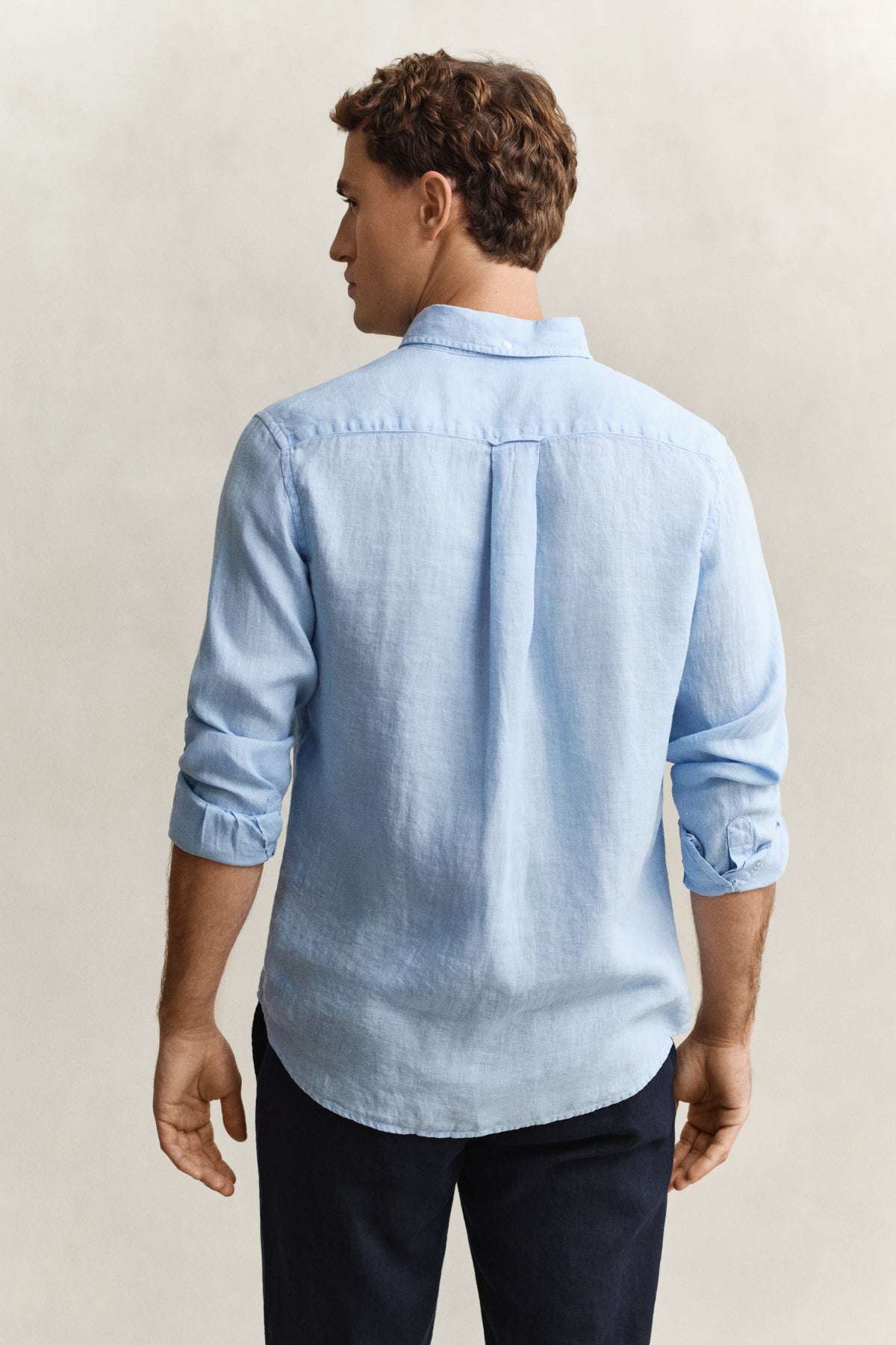 SKY BLUE, REG GMNT DYED LINEN SHIRT, BACK-VIEW BY GANT AU.