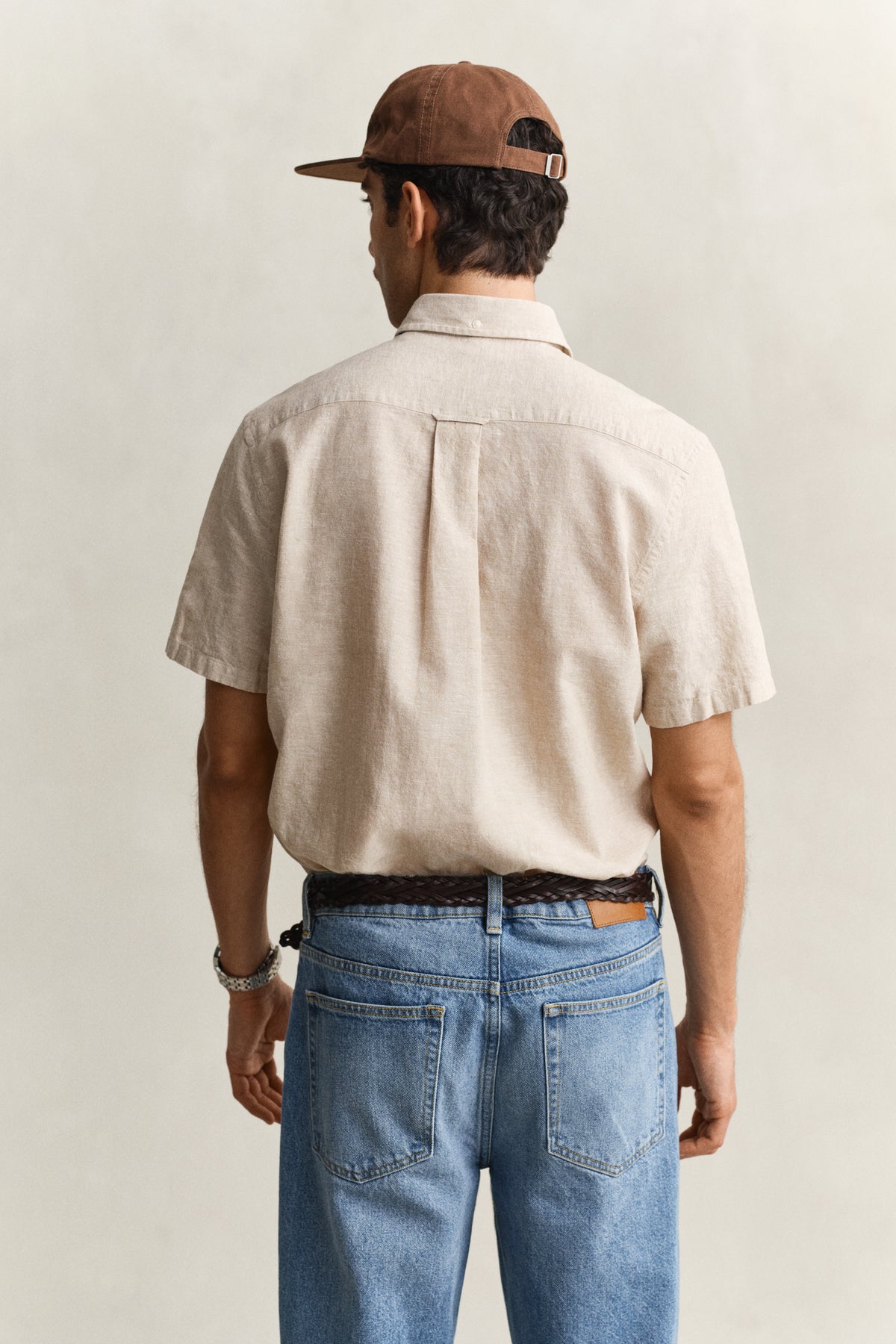 OAT BEIGE, REG COTTON LINEN SS SHIRT, BACK-VIEW BY GANT AU.