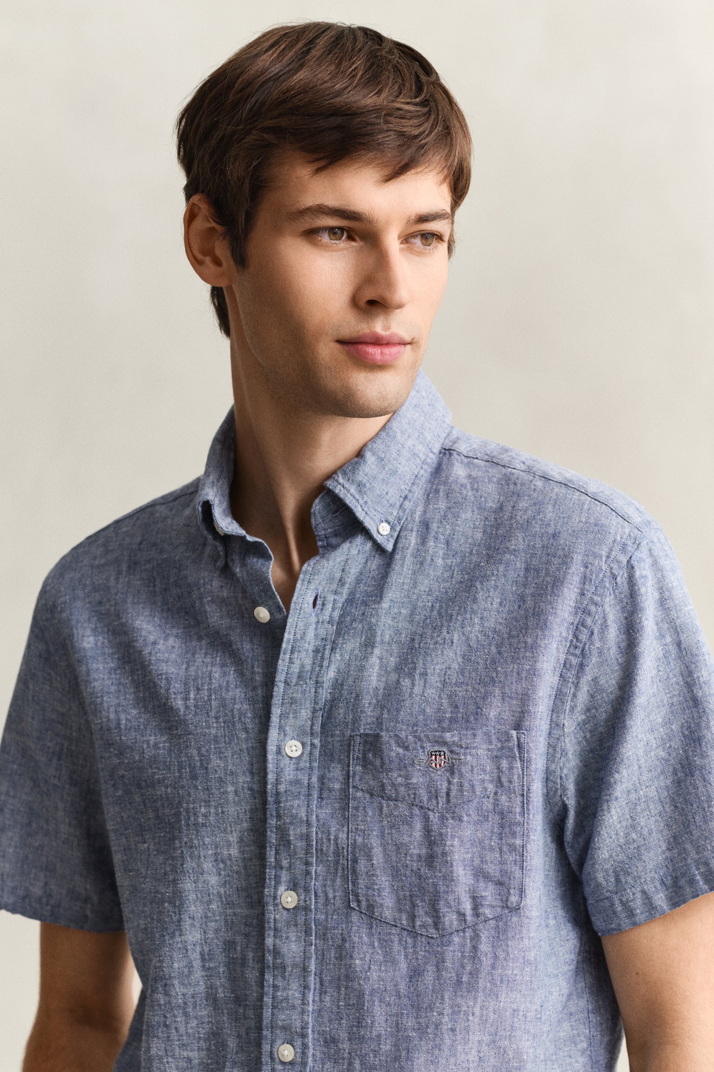 VINTAGE BLUE, REG COTTON LINEN SS SHIRT, CLOSE-UP BY GANT AU.