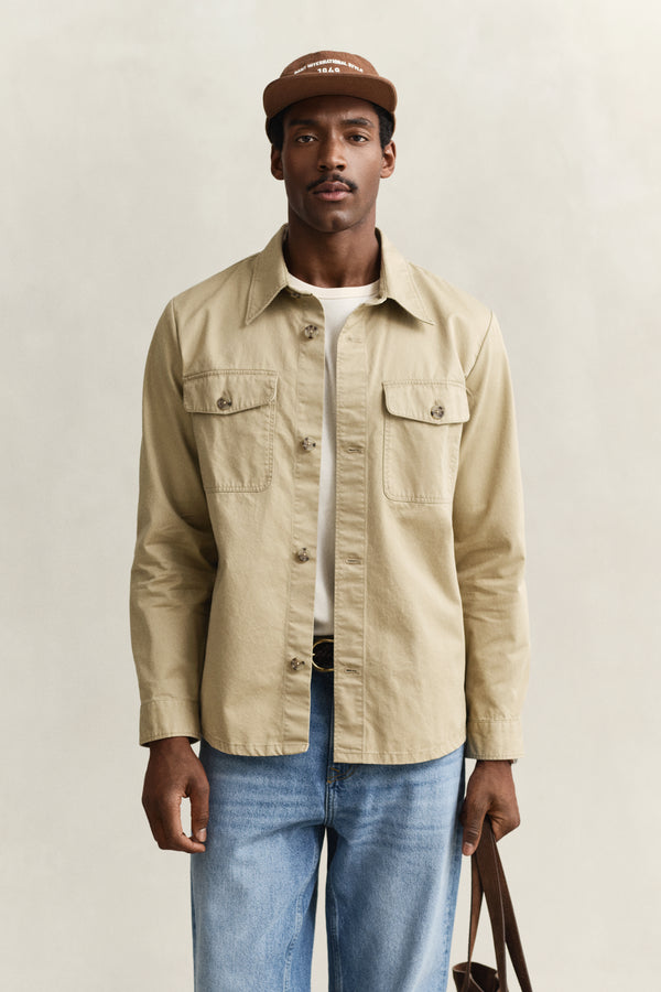 WOODY BEIGE, REG COTTON TWILL OVERSHIRT, FRONT-VIEW BY GANT AU.