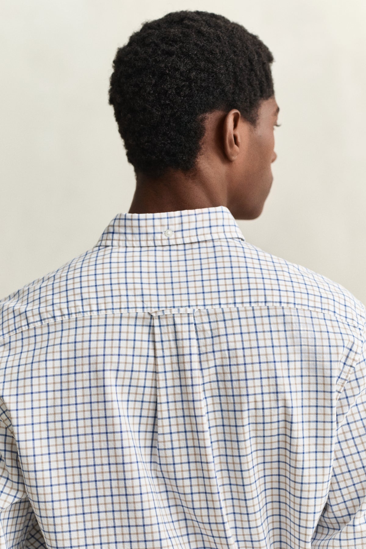 TAUPE BEIGE, REG CLASSIC POPLIN CHECK, CLOSE-UP BY GANT AU.