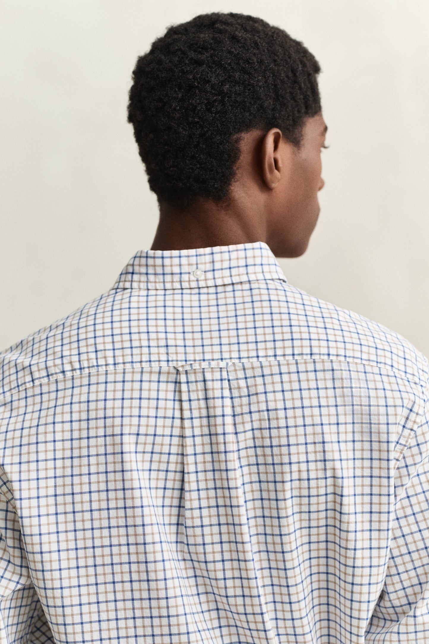TAUPE BEIGE, REG CLASSIC POPLIN CHECK, CLOSE-UP BY GANT AU.
