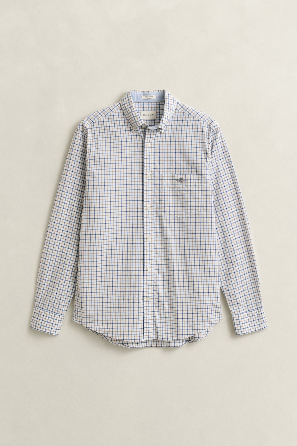 TAUPE BEIGE, REG CLASSIC POPLIN CHECK, FLAT-LAY BY GANT AU.