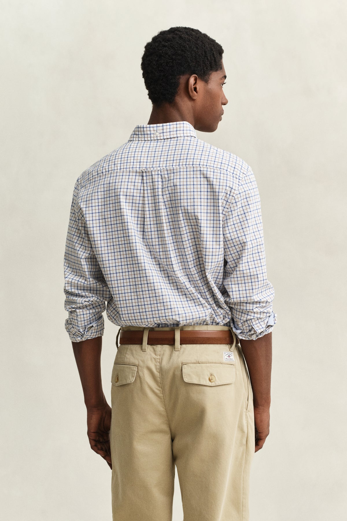 TAUPE BEIGE, REG CLASSIC POPLIN CHECK, BACK-VIEW BY GANT AU.