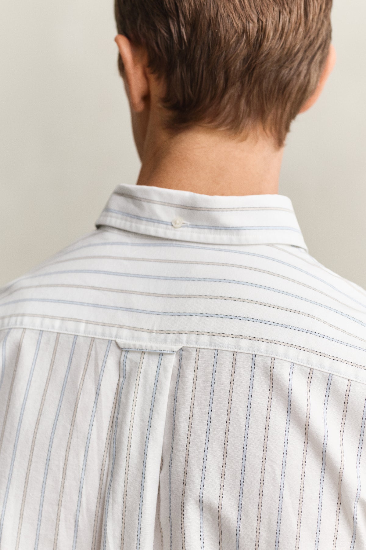 WHITE, REG CLASSIC OXFORD STRIPE SHIRT, CLOSE-UP BY GANT AU.