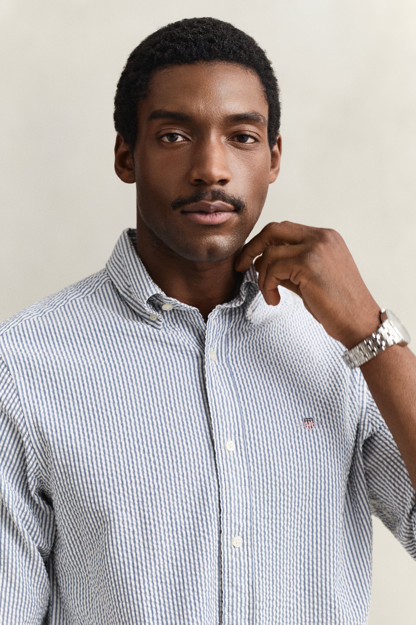 MODEL WEARING REG SEERSUCKER STRIPE SHIRT