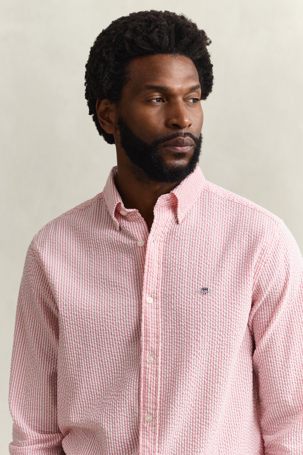ROSE PINK, REG SEERSUCKER STRIPE SHIRT, CLOSE-UP BY GANT AU.