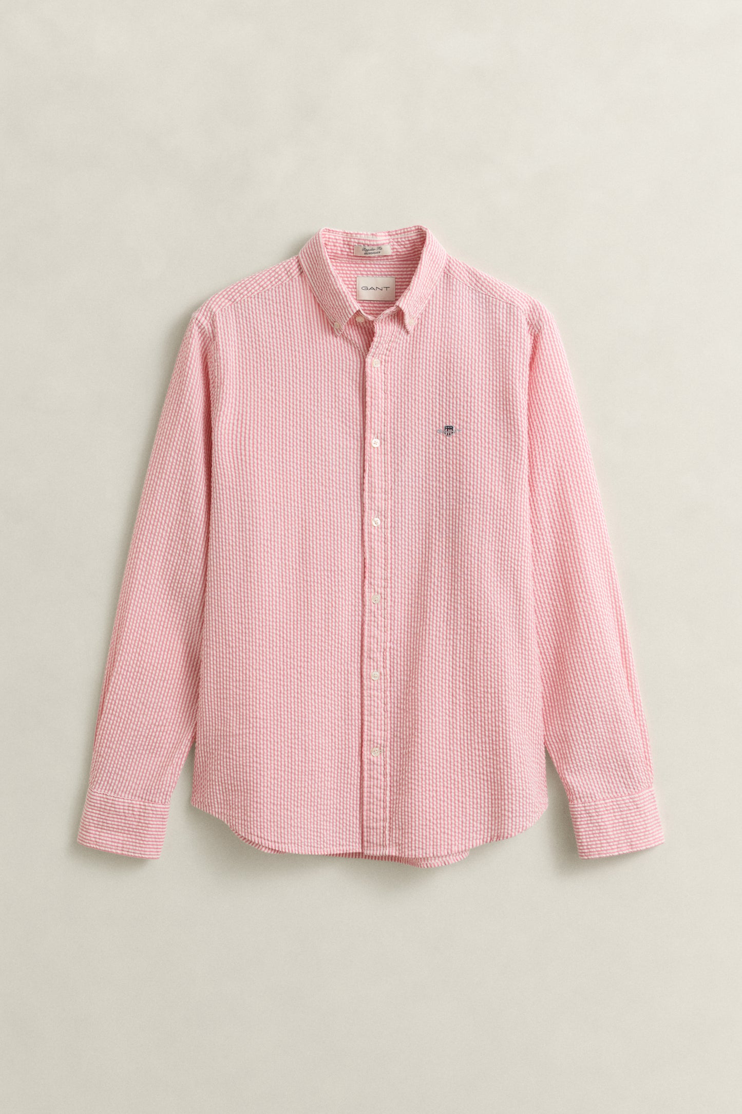 ROSE PINK, REG SEERSUCKER STRIPE SHIRT, FLAT-LAY BY GANT AU.