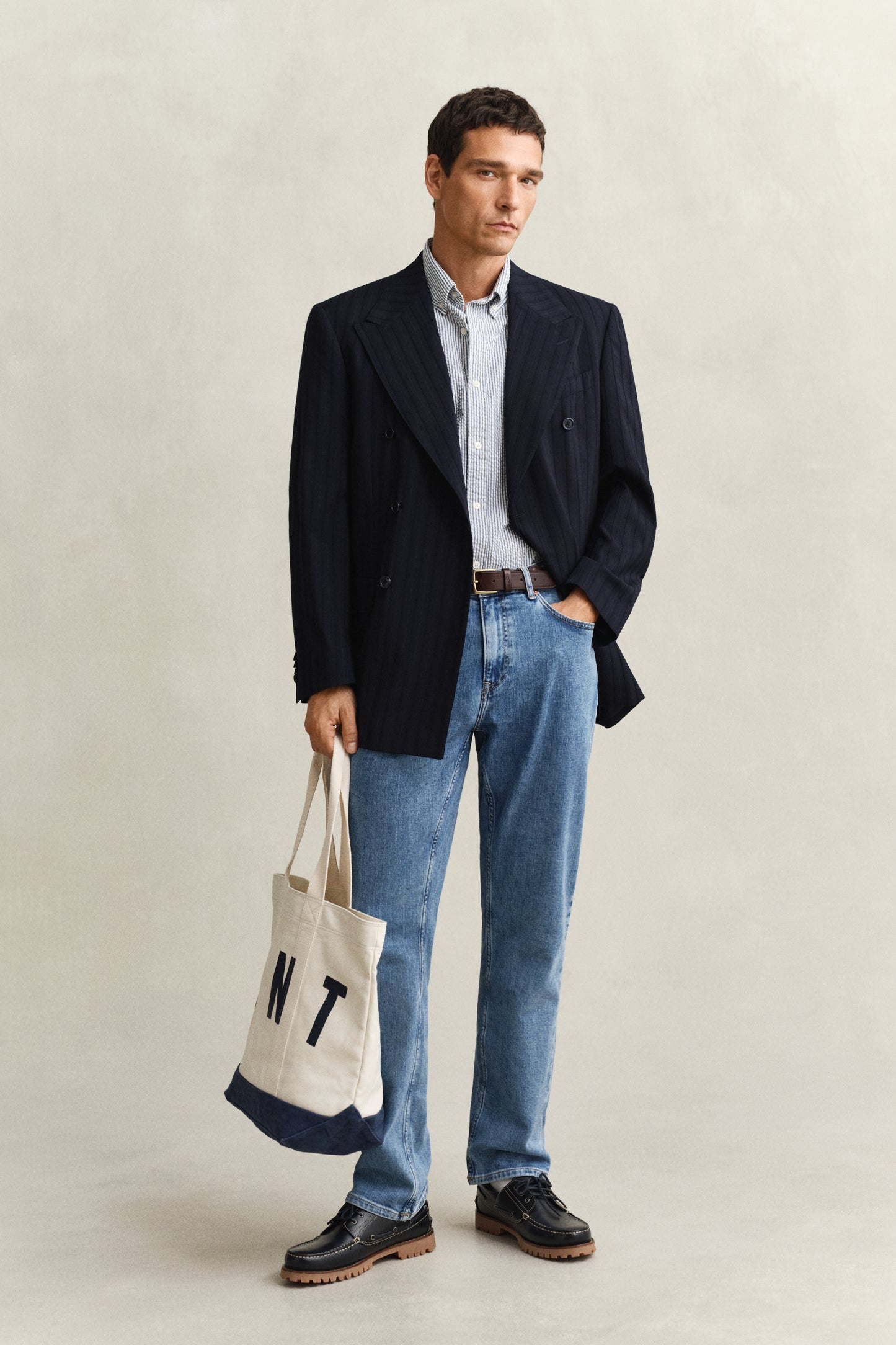 VINTAGE BLUE, REG SEERSUCKER STRIPE SS SHIRT BY GANT AU.