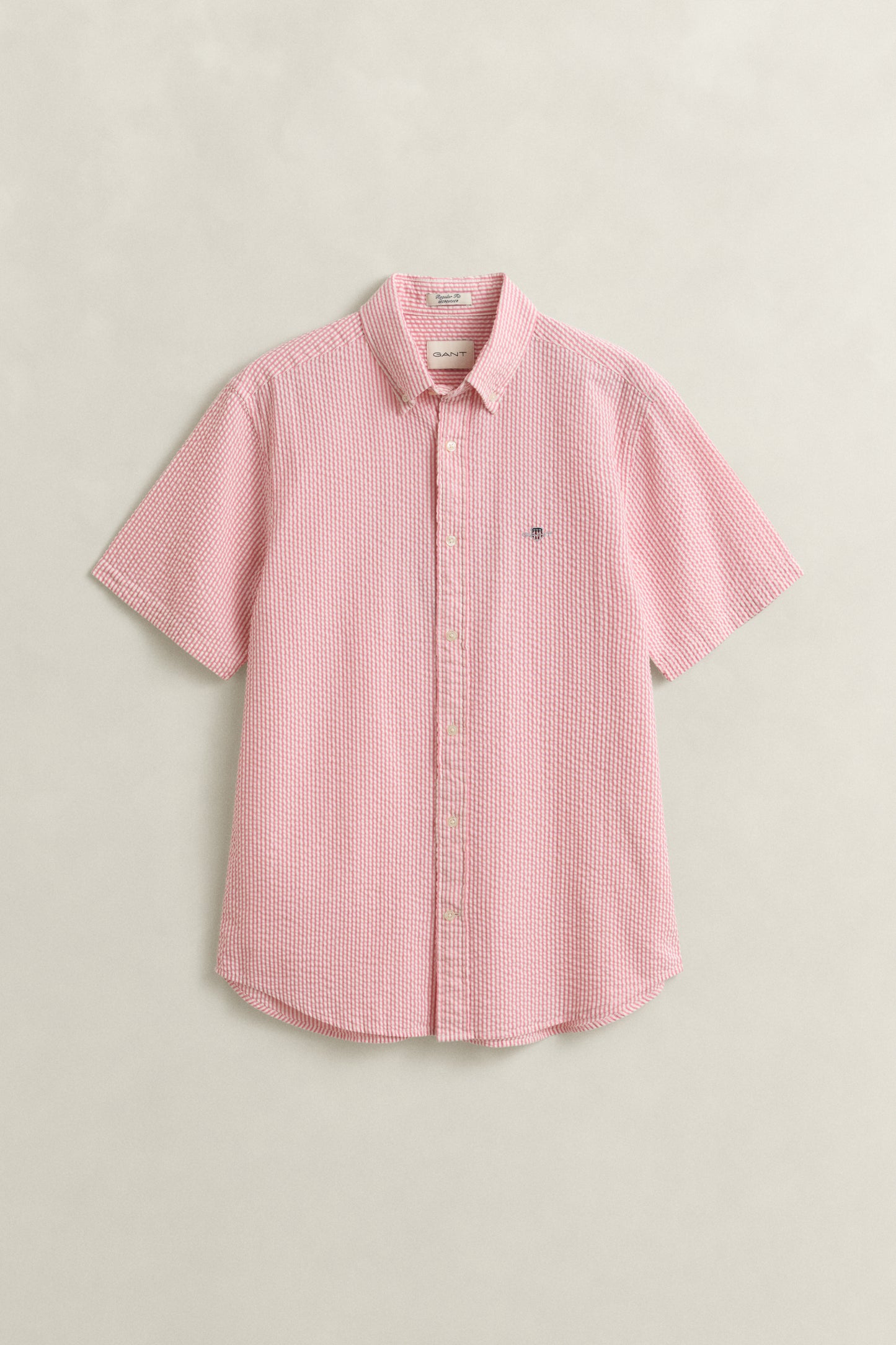 ROSE PINK, REG SEERSUCKER STRIPE SS SHIRT, FLAT-LAY BY GANT AU.