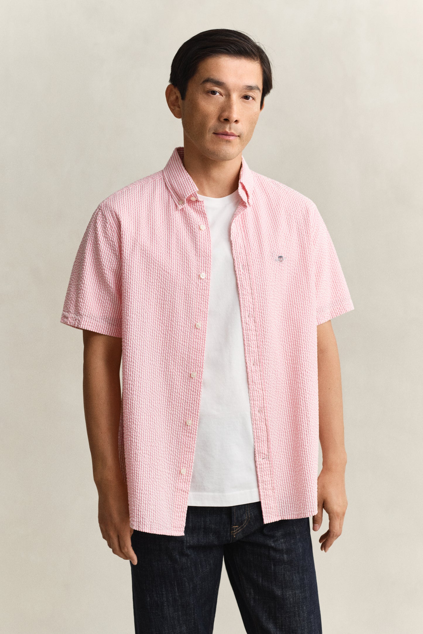 ROSE PINK, REG SEERSUCKER STRIPE SS SHIRT, FRONT-VIEW BY GANT AU.