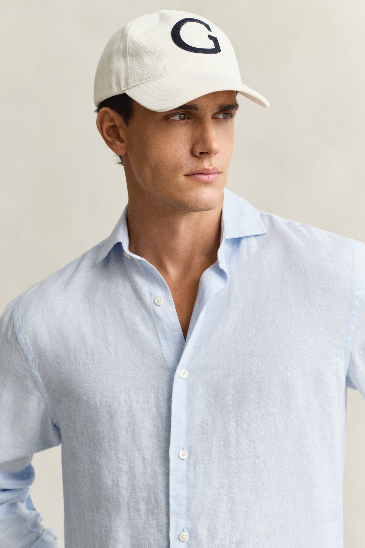 MODEL WEARING REG LINEN SHIRT