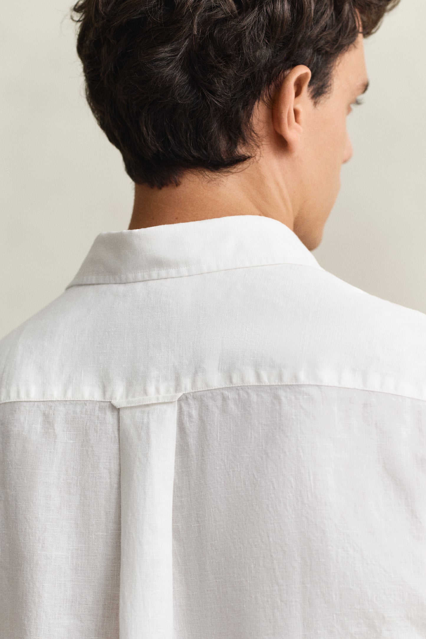 WHITE, REG LINEN SS SHIRT, CLOSE-UP BY GANT AU.