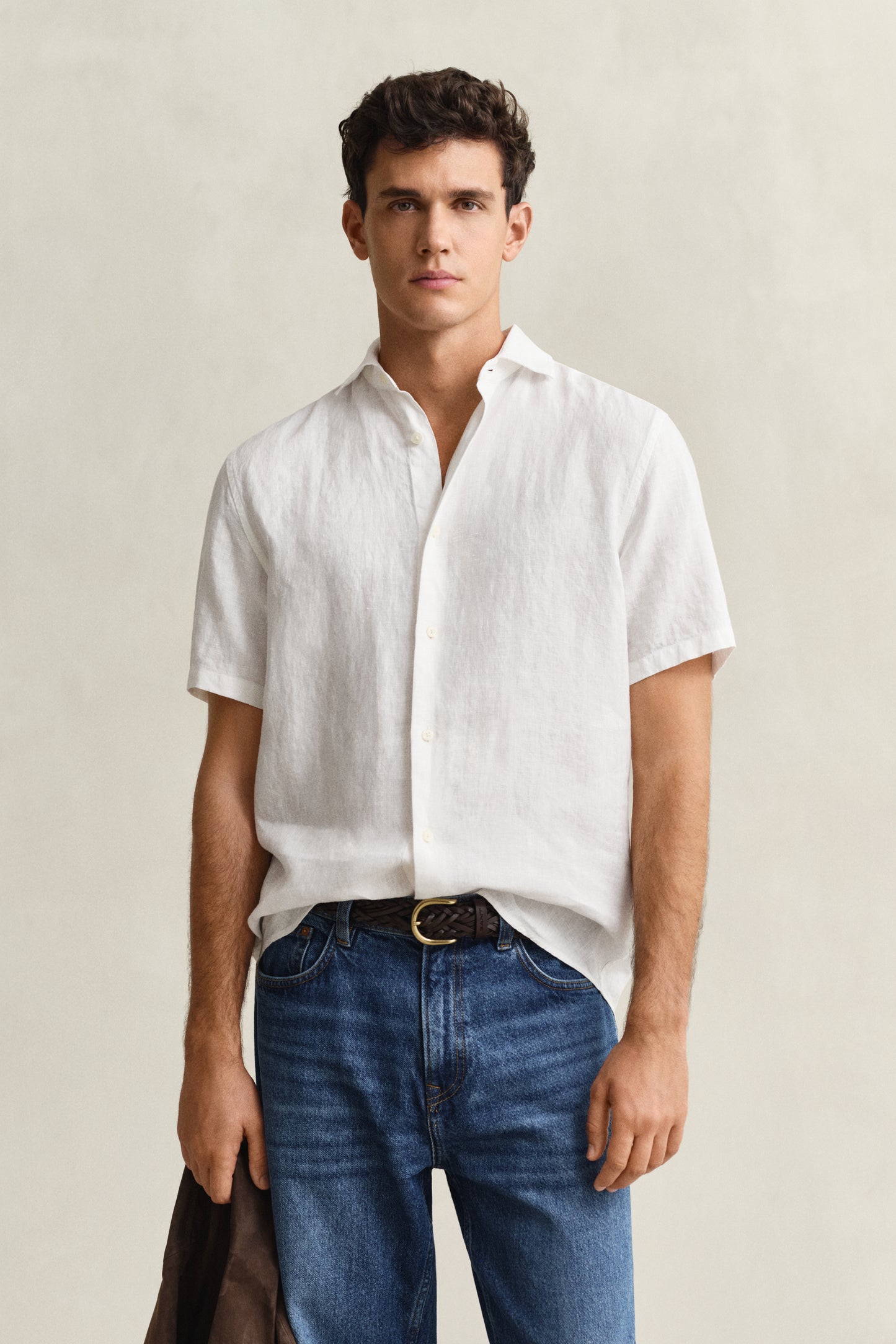 WHITE, REG LINEN SS SHIRT, FRONT-VIEW BY GANT AU.
