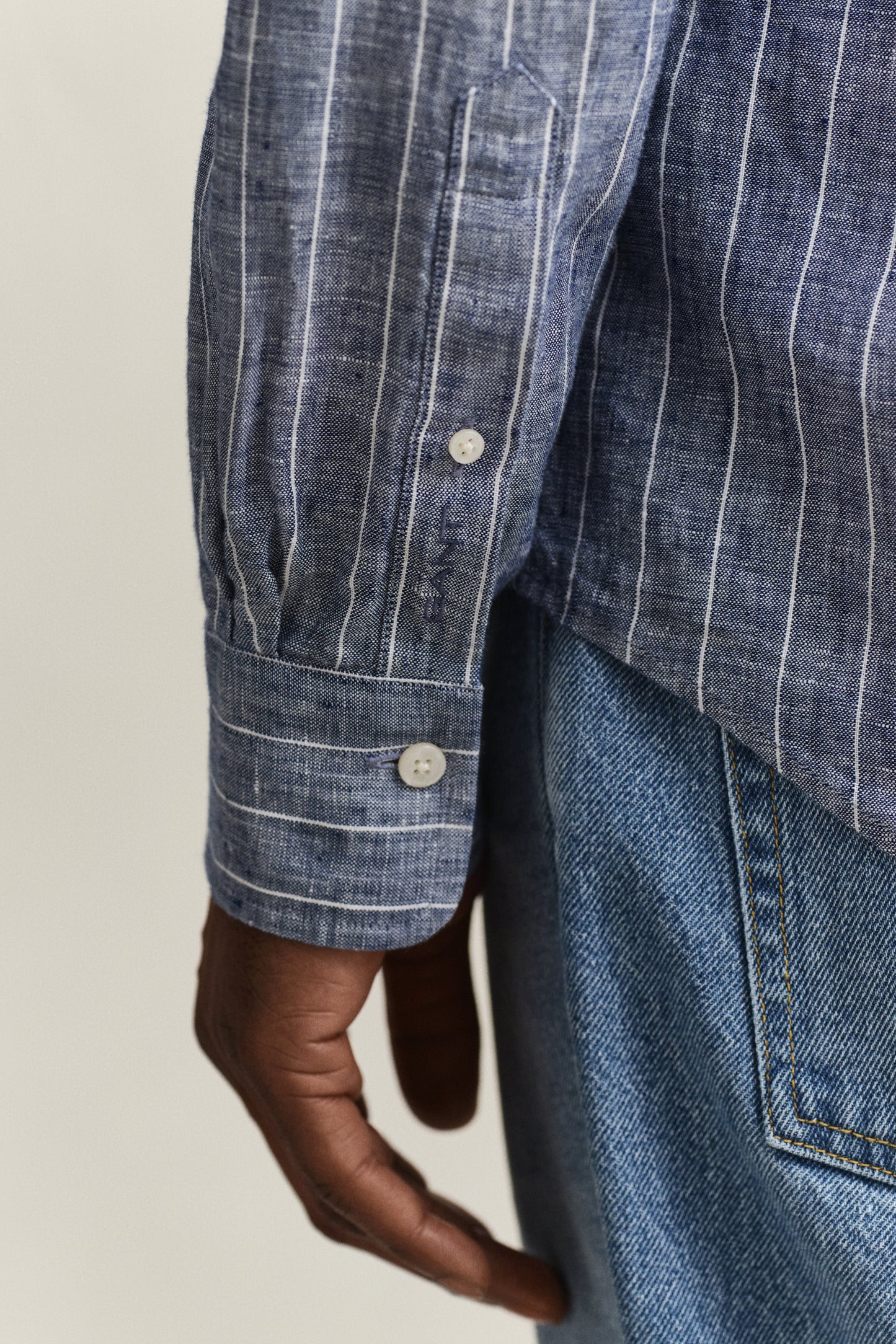 PERSIAN BLUE, REG LINEN STRIPE SHIRT, CLOSE-UP BY GANT AU.