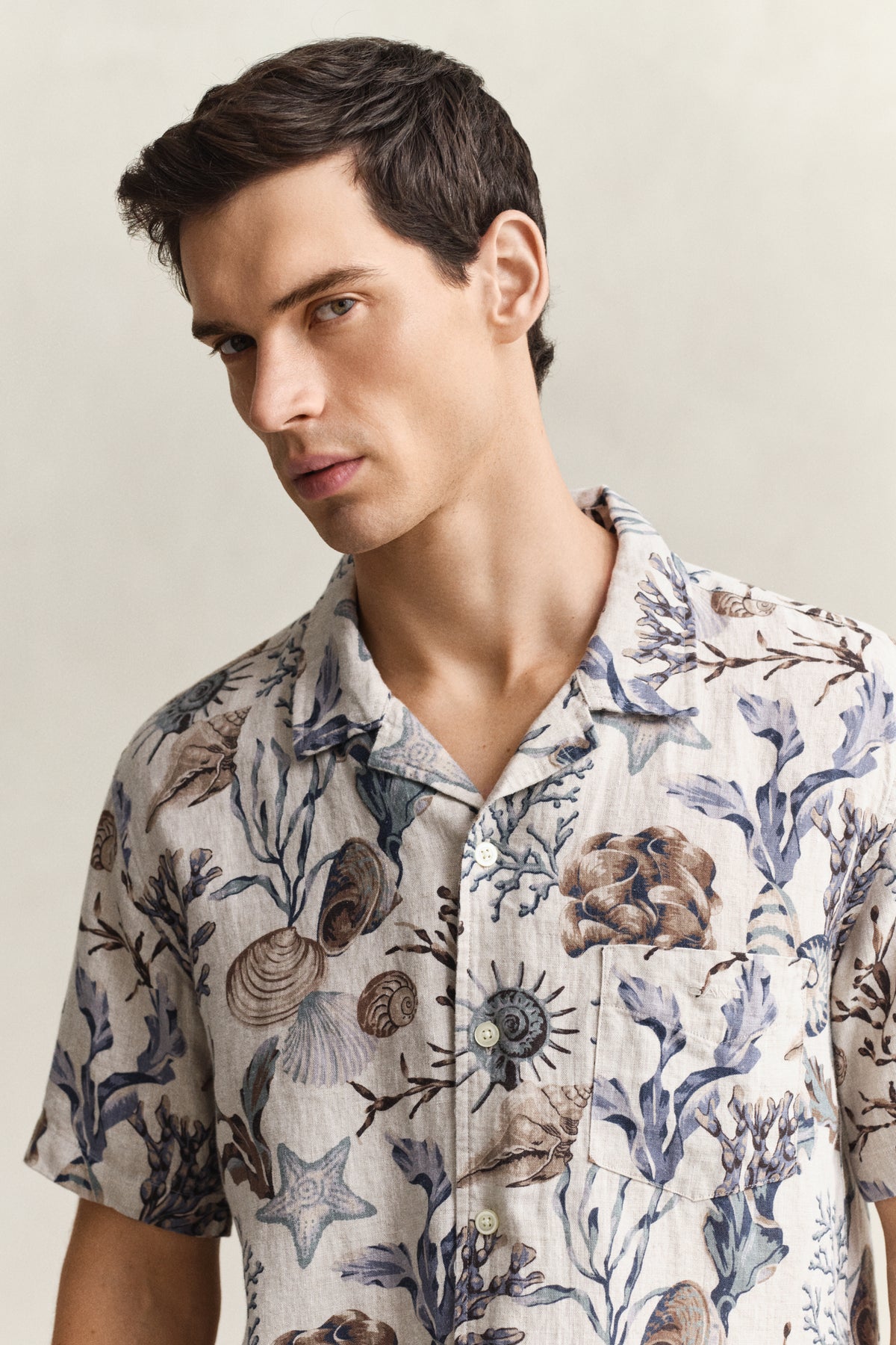 OAT BEIGE, REG AOP CAMP COLLAR SHIRT, CLOSE-UP BY GANT AU.