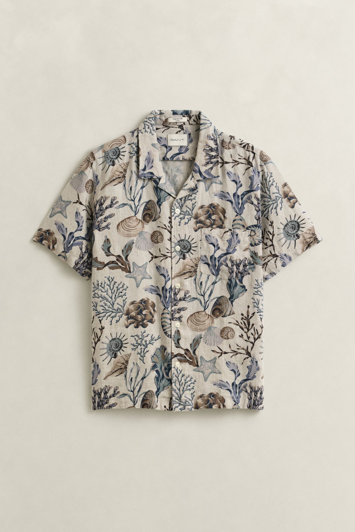 OAT BEIGE, REG AOP CAMP COLLAR SHIRT, FLAT-LAY BY GANT AU.