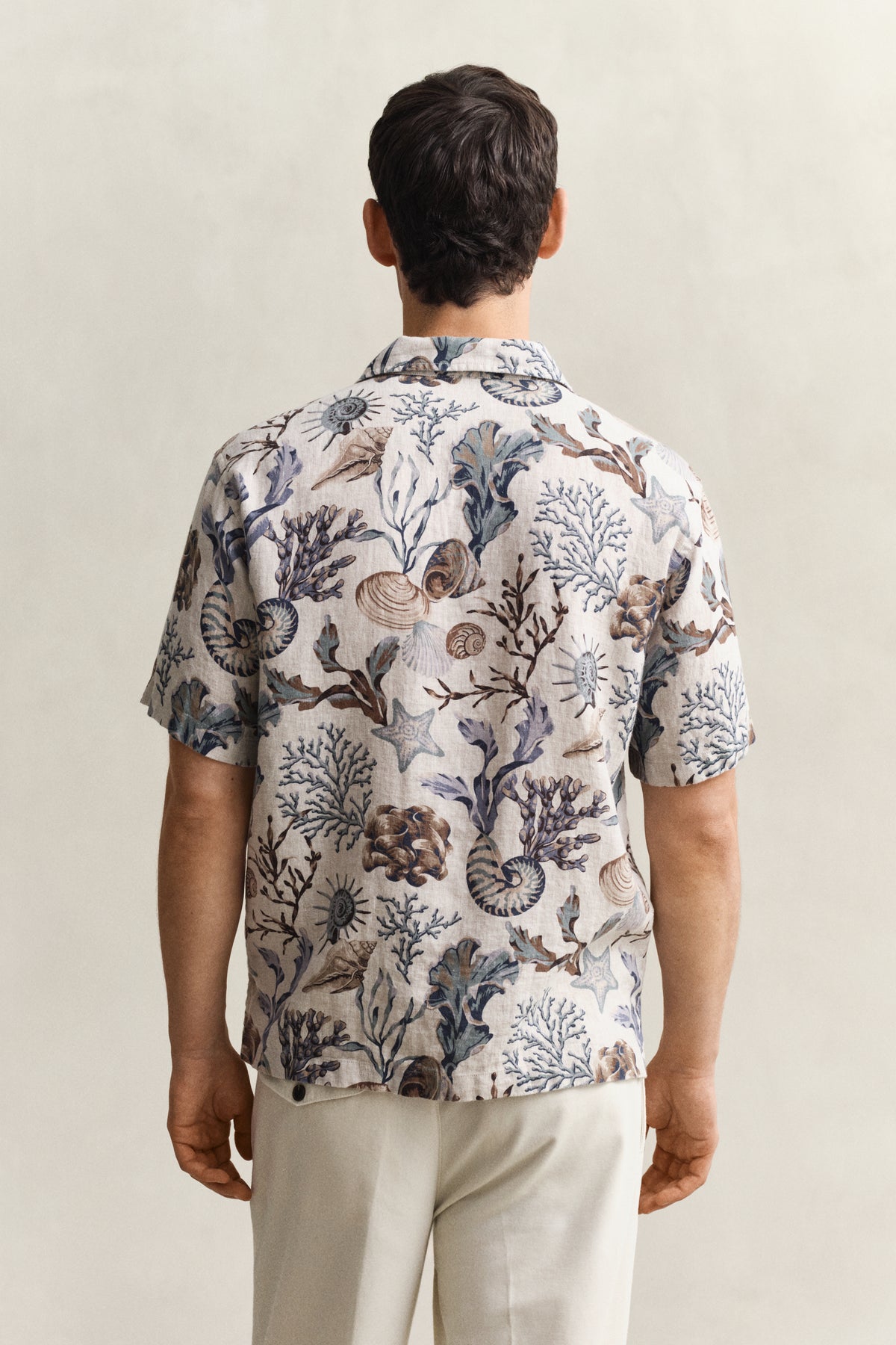OAT BEIGE, REG AOP CAMP COLLAR SHIRT, BACK-VIEW BY GANT AU.