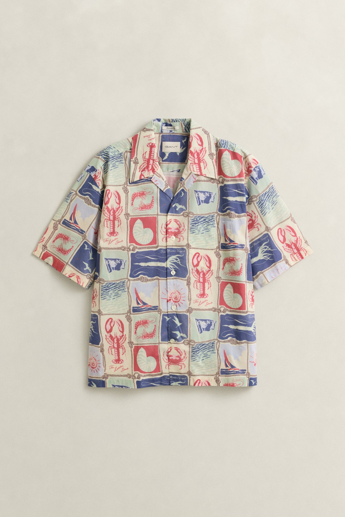 CREAMED WHITE, REL NAUTICAL PRINT SS SHIRT, FLAT-LAY BY GANT AU.