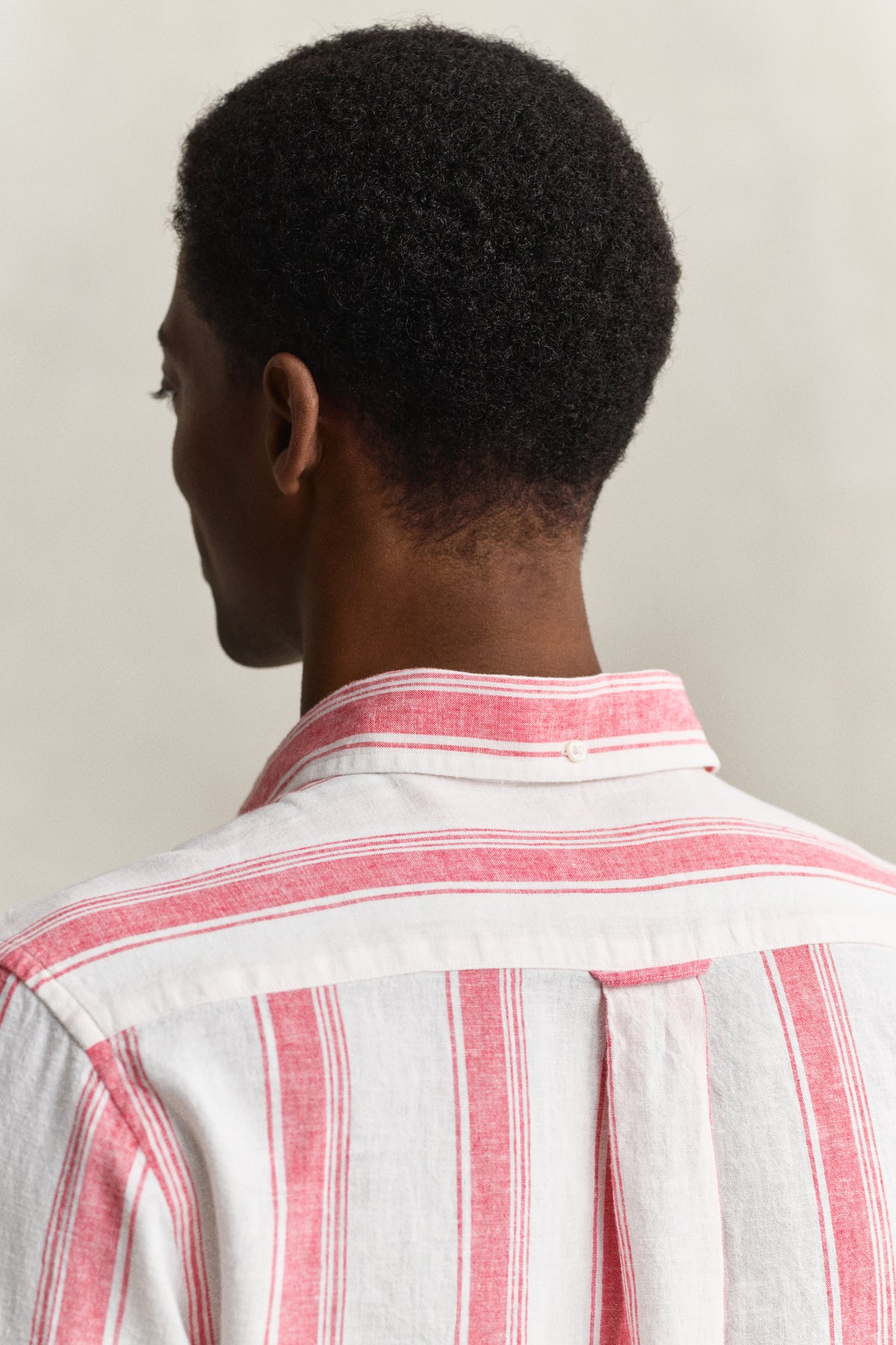 ROSE RED, REG COTTON LINEN STRIPE SHIRT, CLOSE-UP BY GANT AU.