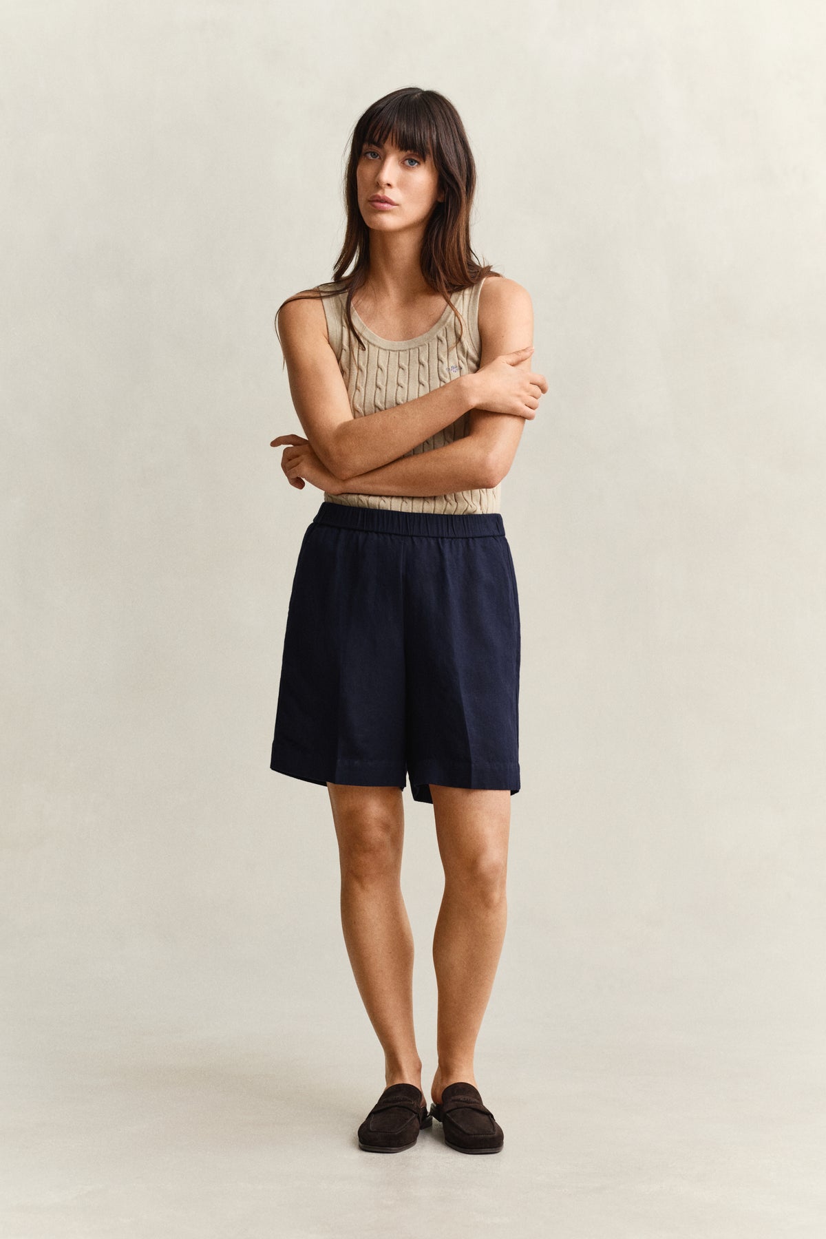 EVENING BLUE, LINEN BLEND PULL ON SHORTS, FRONT-VIEW BY GANT AU.