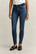 MODEL WEARING SKINNY STRETCH JEANS