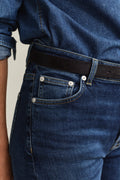 DARK BLUE WORN IN, Slim Flared Jeans, CLOSE-UP BY GANT AU.
