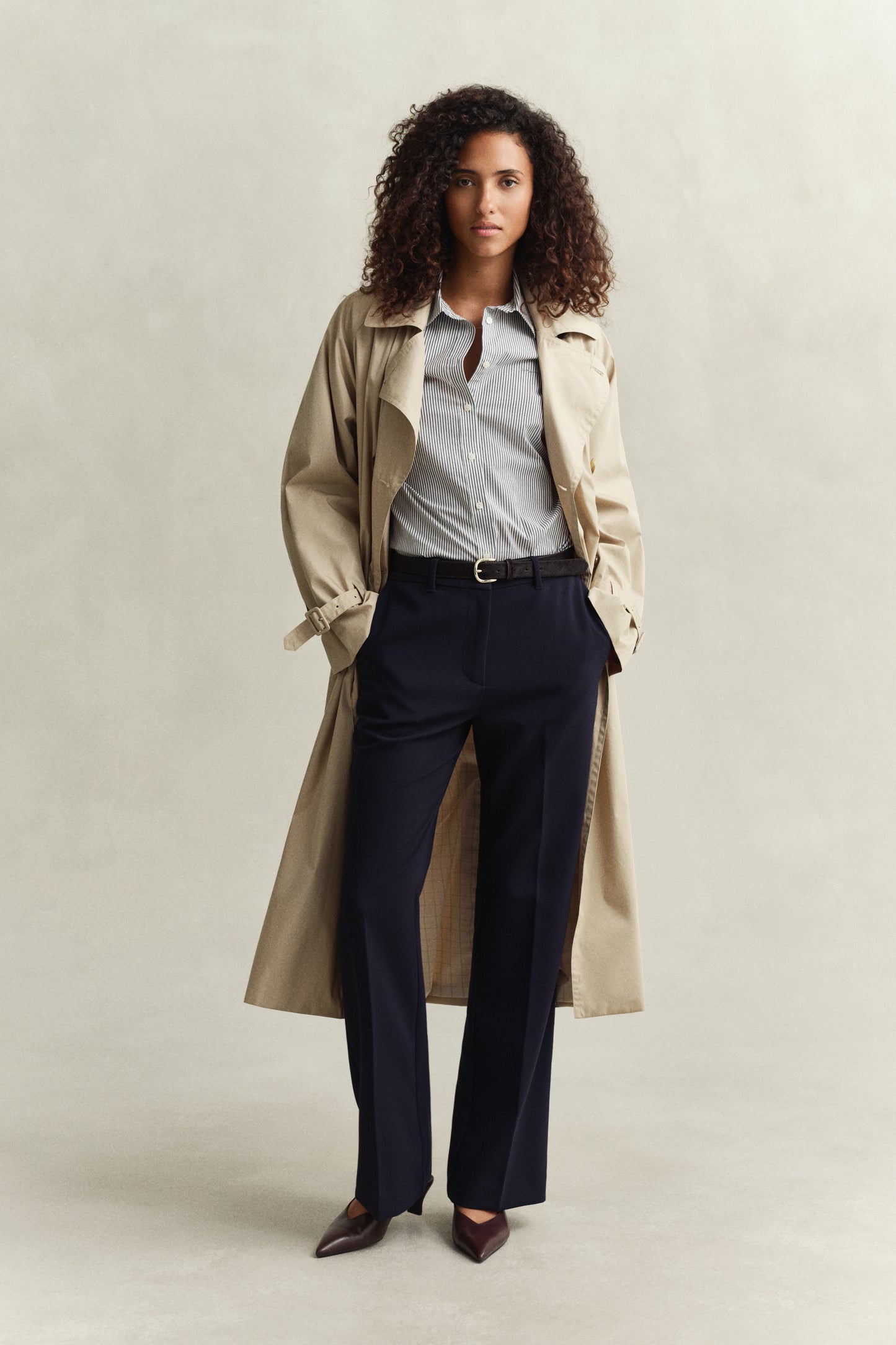 EVENING BLUE, Slim Flared Slacks BY GANT AU.