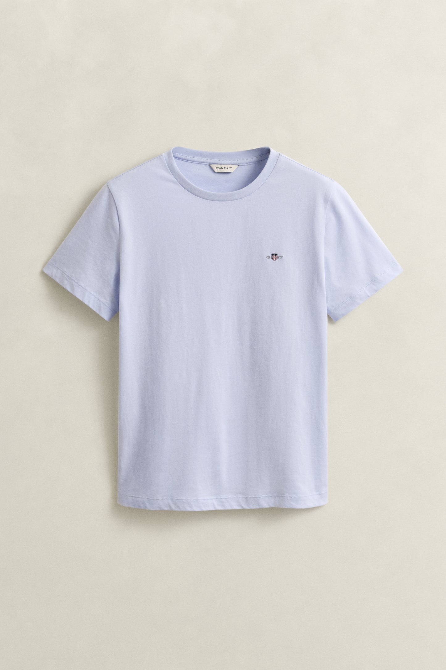 LIGHT BLUE, REG SHIELD SS T-SHIRT, FLAT-LAY BY GANT AU.