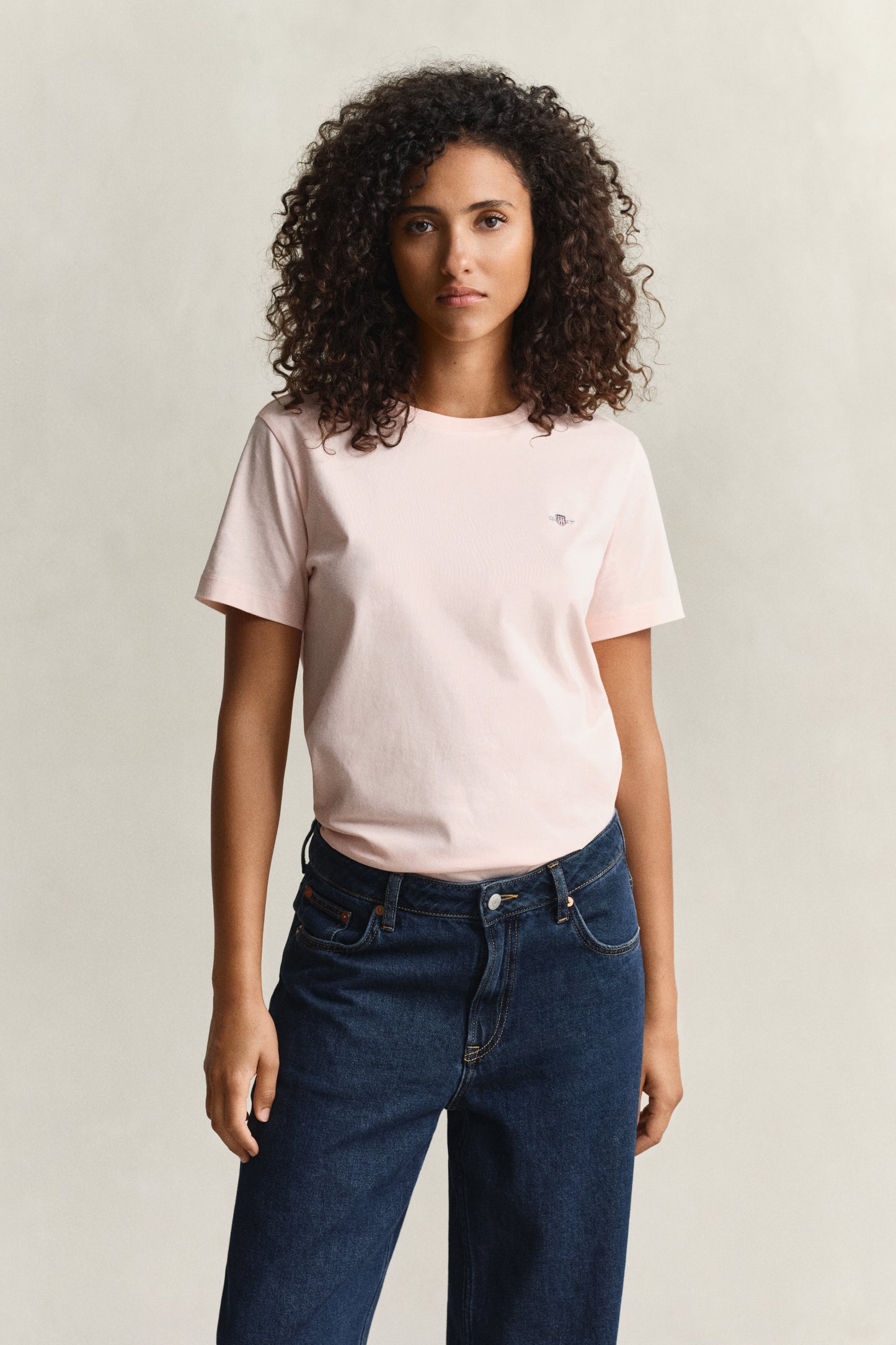 APRICOT PINK, REG SHIELD SS T-SHIRT BY GANT AU.