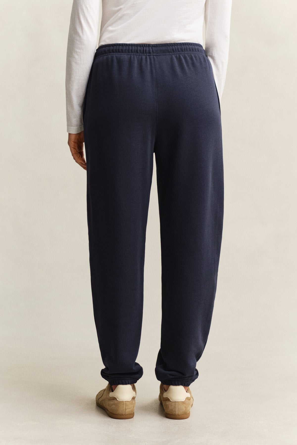 EVENING BLUE, REG SHIELD SWEATPANTS, BACK-VIEW BY GANT AU.