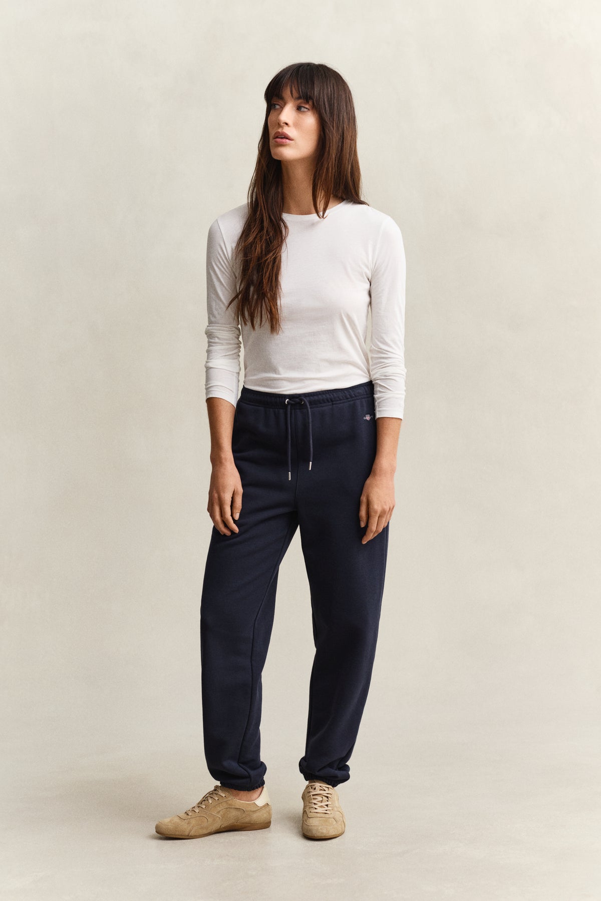 EVENING BLUE, REG SHIELD SWEATPANTS, FRONT-VIEW BY GANT AU.