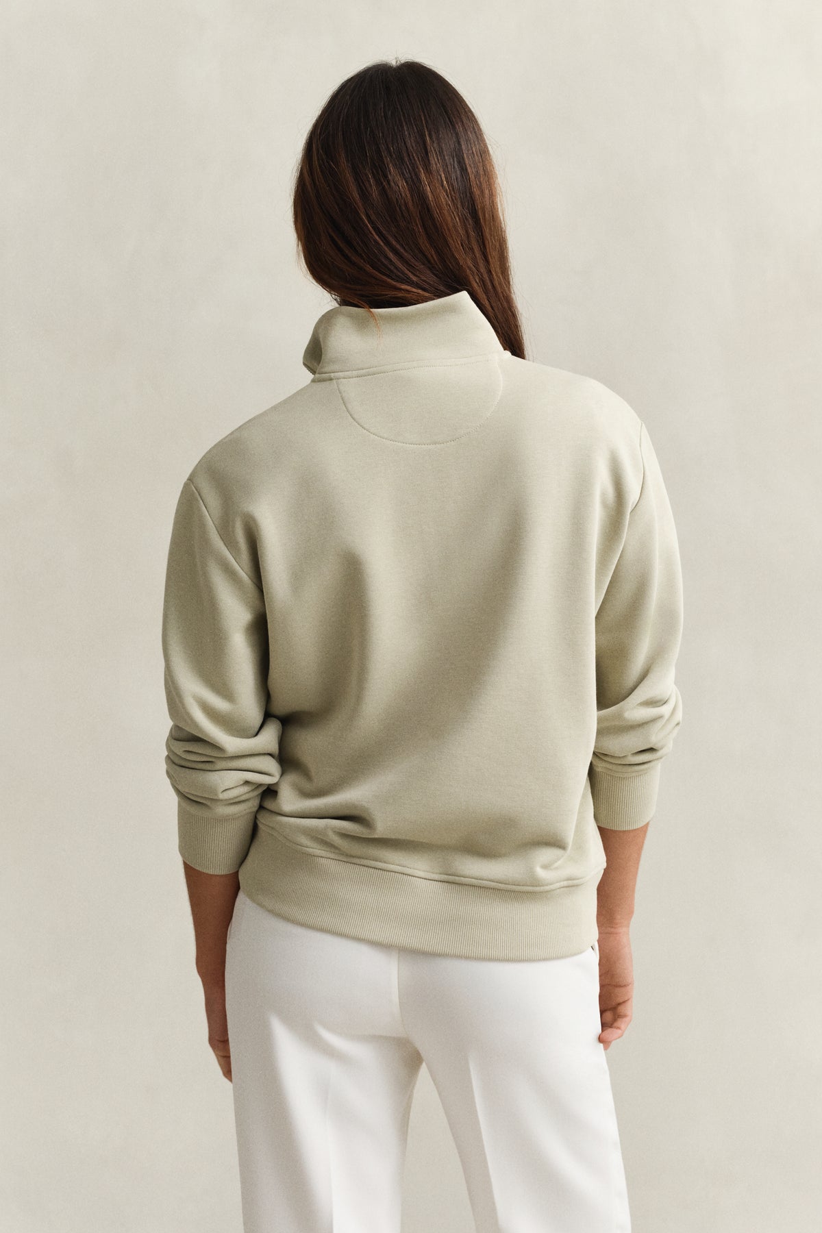 COUNTRY BEIGE, SHIELD HALF-ZIP, BACK-VIEW BY GANT AU.