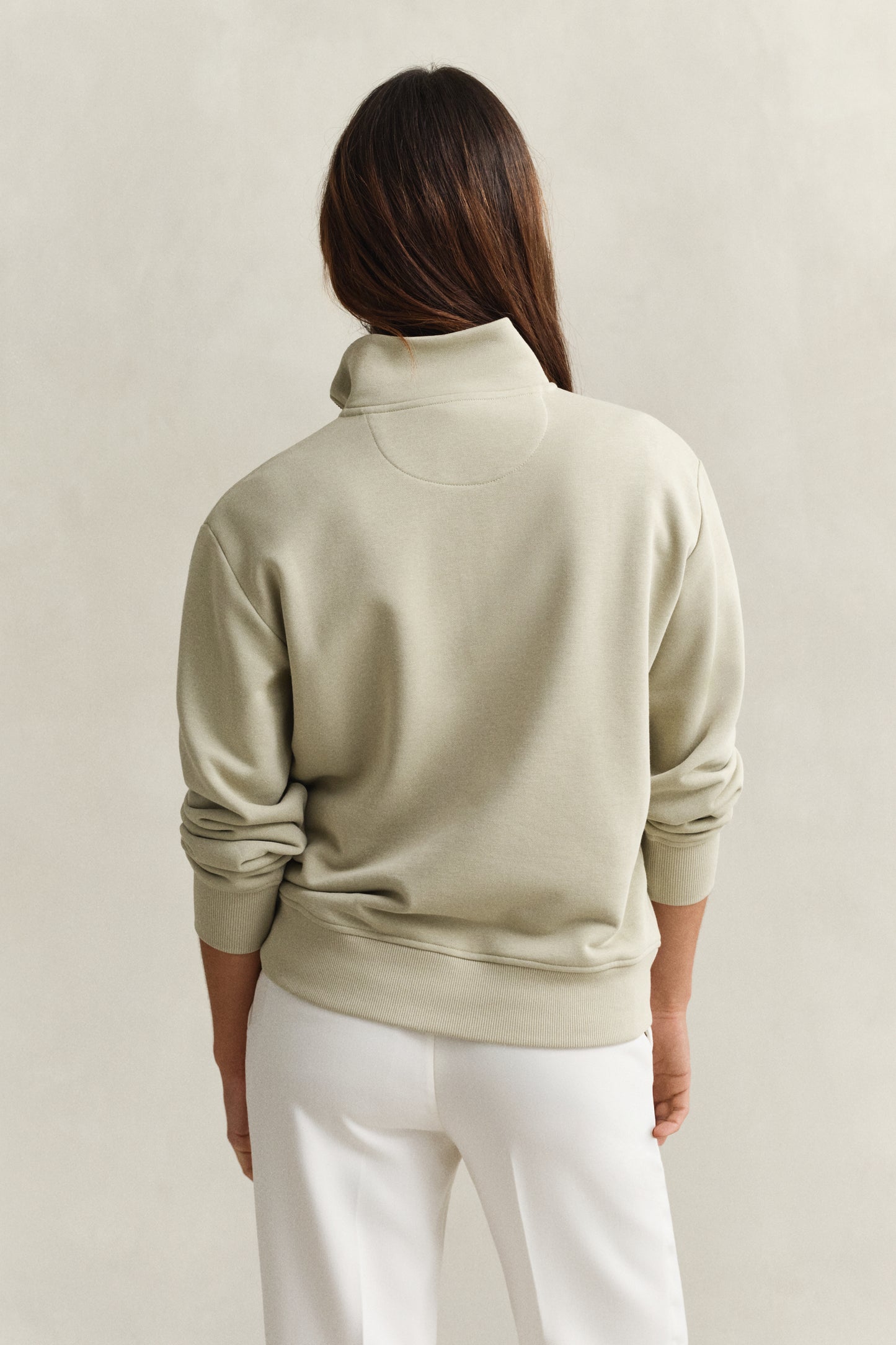 COUNTRY BEIGE, SHIELD HALF-ZIP, BACK-VIEW BY GANT AU.