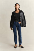 BLACK, REG SHIELD SS V-NECK T-SHIRT BY GANT AU.