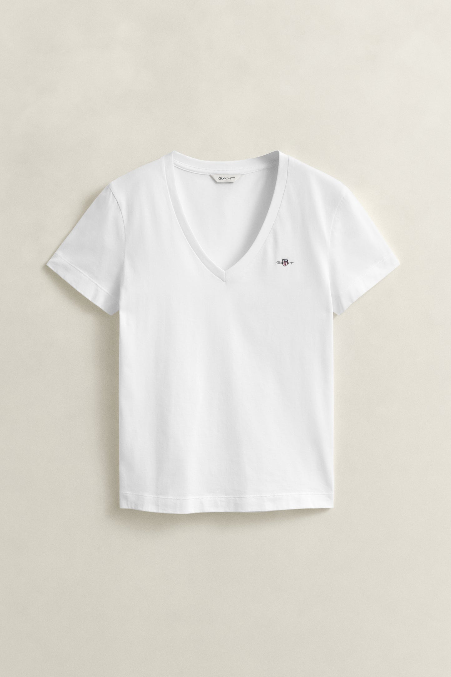 WHITE, REG SHIELD SS V-NECK T-SHIRT, FRONT-VIEW BY GANT AU.