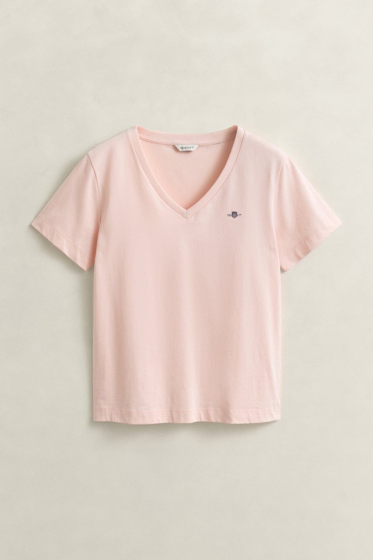APRICOT PINK, REG SHIELD SS V-NECK T-SHIRT, FRONT-VIEW BY GANT AU.